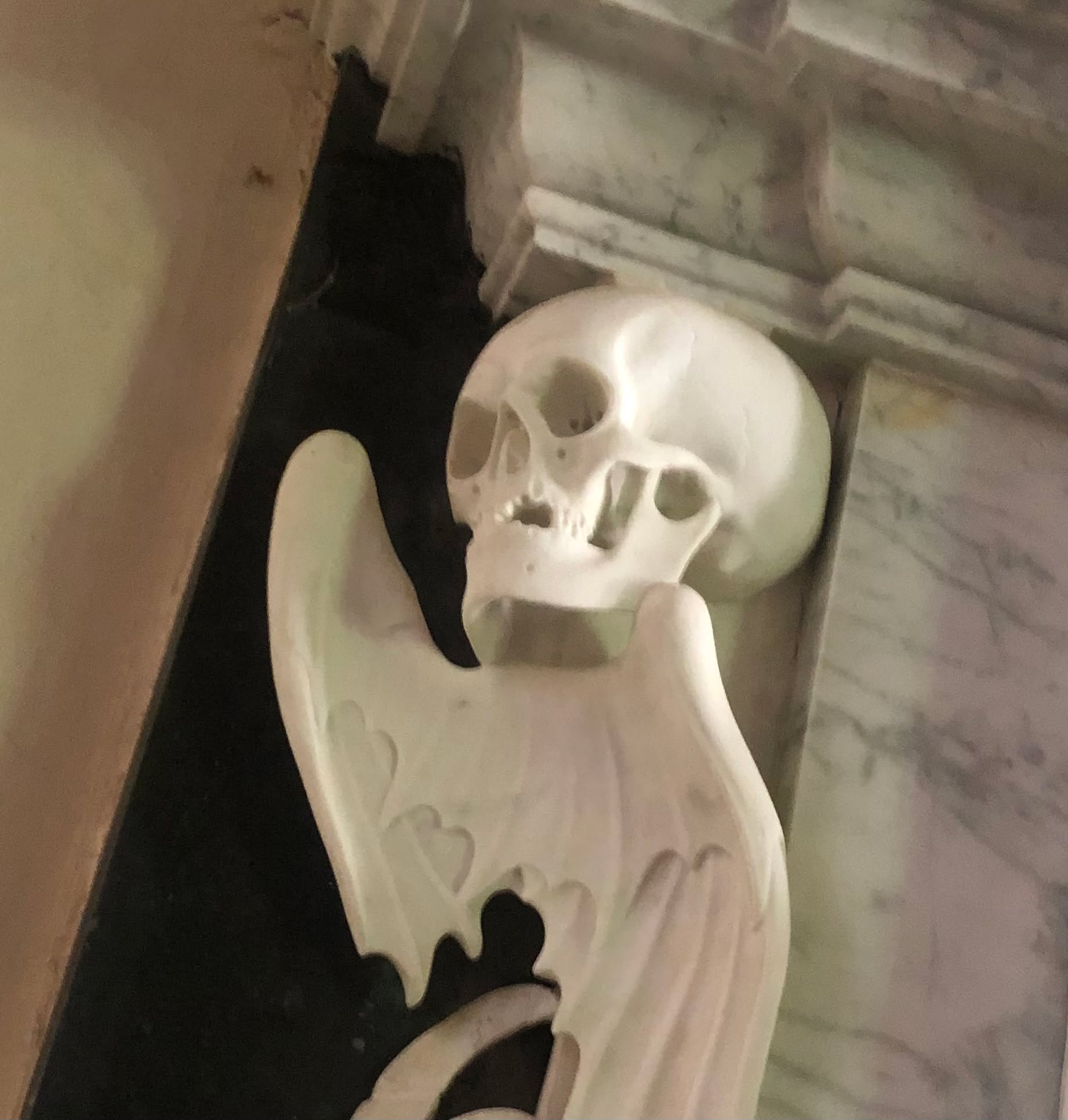 Ooer. Creepy innit! This is a momento mori: death awaits us all, and stares out from a memorial in #spelsbury church - which has some surprises. Book my 'Grave matters' talk to find out more!
#offbeatcotswolds #bluebadgeguide #bluebadgeguides
#britainsbestguides #Cotswolds #thecotswolds
#inthecotswolds #cotswoldcountry #Cotswolds_Culture #lovethecotswolds
#discoverthecotswolds #visitthecotswolds #discovercotswolds #cotswoldslife #cotswoldlife
#your_cotswolds
#cotswoldvillage #visitengland #englishvillage
#englishcountryside
#explore_britain_ #traveling_uk
#photosofengland #instabritain #europetravel