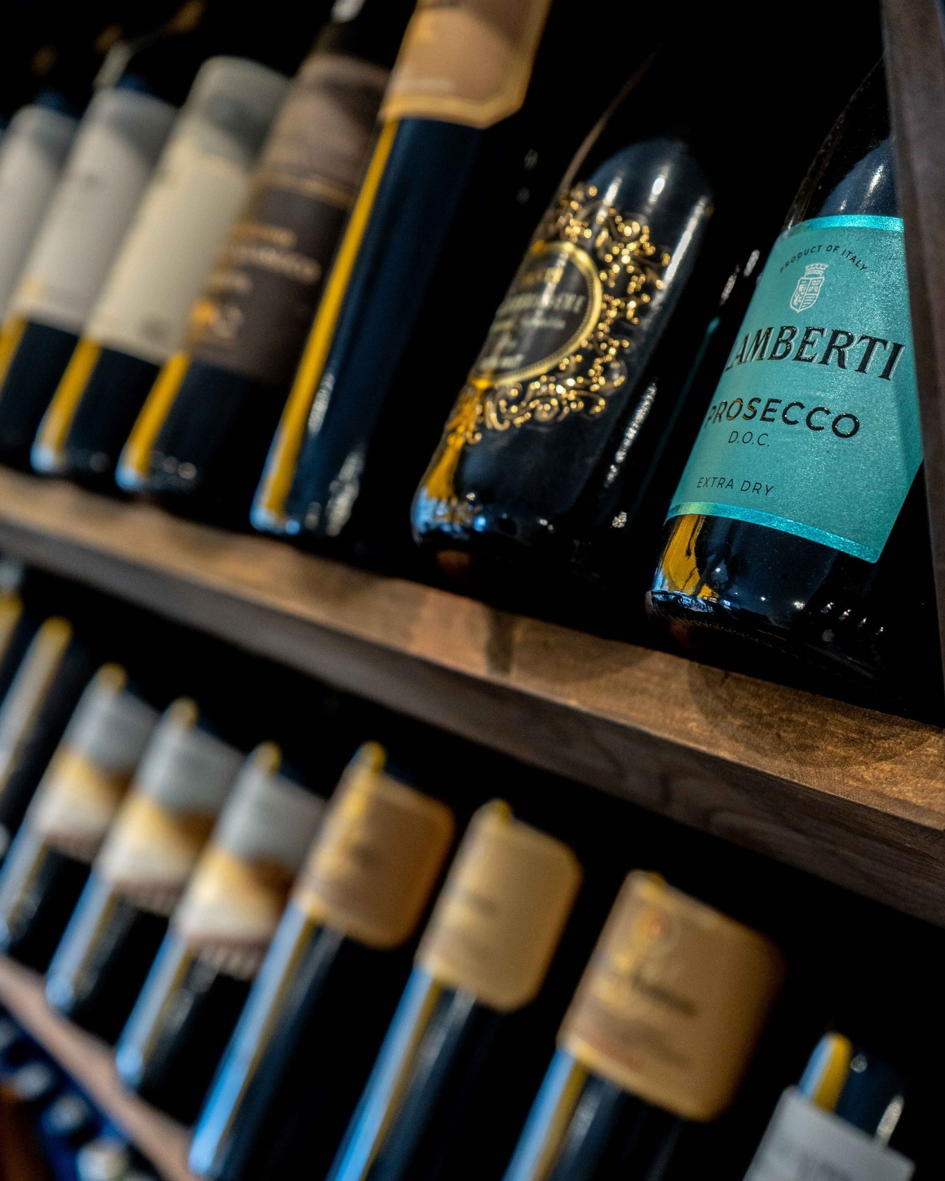 It’s Aperitivo o’clock! 🍷
Grab a nibble and a glass of Italian wine to close off the week in style.
Good food, good wine, and that end-of-week feeling, we’ve got everything you need to start the weekend right.
#AperitivoTime #FridayVibes #ItalianWine #CiullosDeli #KensalRiseEats #WeekendMood #LondonFoodie