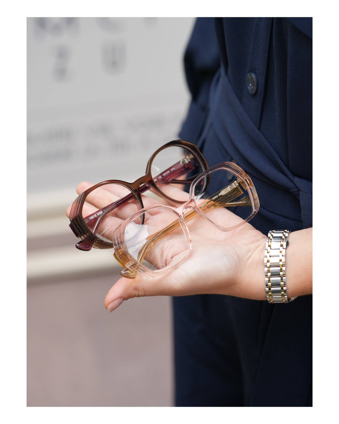 ✨ Deux nuances, une même signature élégante : @carolineabram.paris !
Entre la profondeur du bordeaux et la douceur du nude… votre cœur balance ?
👉 Vous êtes plutôt foncé intense ou clair lumineux ?
Dites-le-nous en commentaire 👇
📍À découvrir chez Optique Philippot
-
Opticien l Opticien Montpellier l Optique l Lunette de vue l Lunette Montpellier