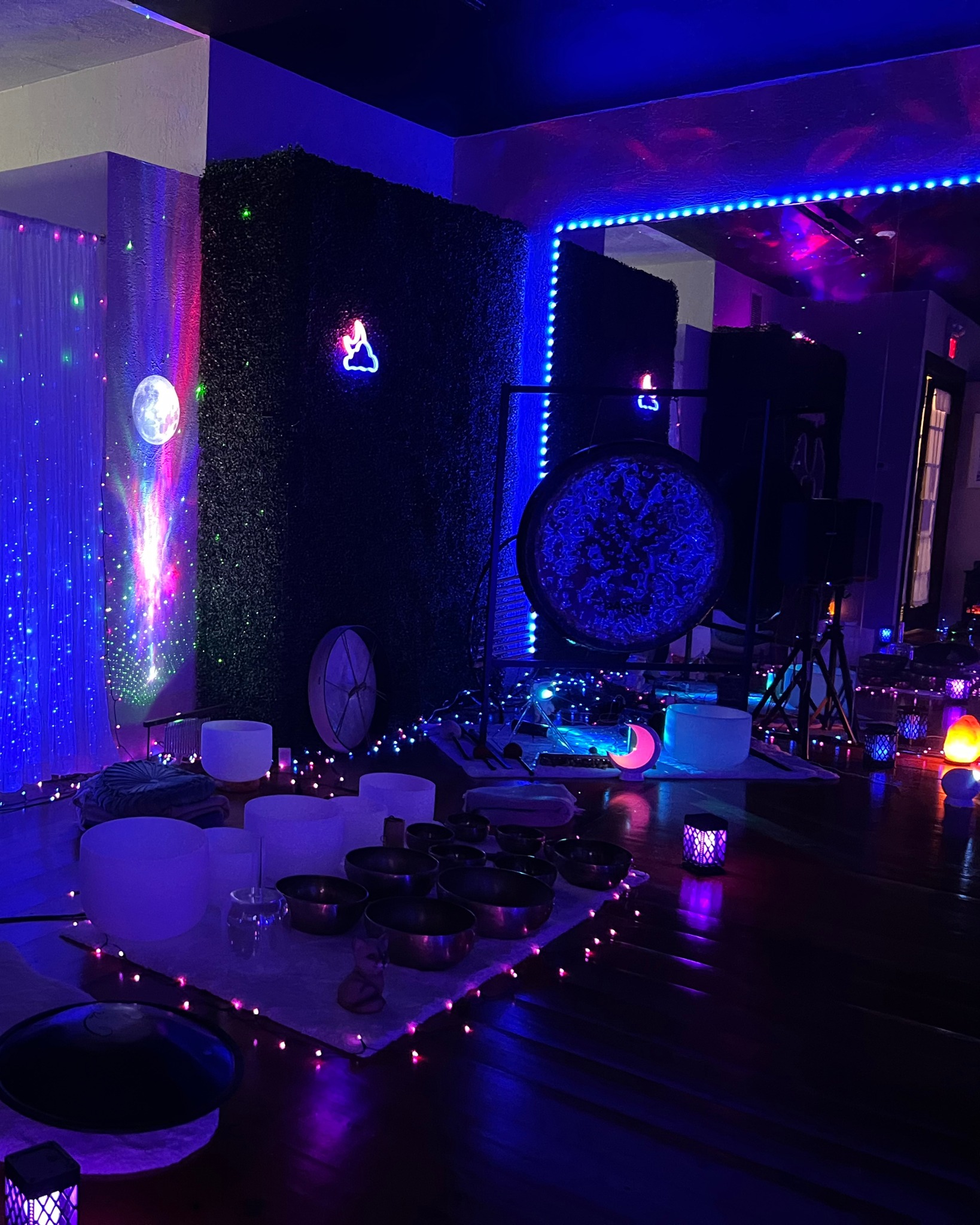 💫 Every cell in your body responds to vibration. During a sound bath, frequencies gently guide your body back into balance, supporting emotional and physical healing.
✨ Feel the harmony within.
🔗 Reserve your hammock: www.mysticaloasis.com
#MysticalOasis #ScienceOfSound #DeepRelaxation #SoundTherapy #HealingThroughVibration #soundbath #soundmeditation #therapeutic #soundvibration #peaceofmind #meditaiton #Sarasota #stressrelief #sarasotaevents #downtownsarasota #sarasotasmallbusiness #bradentonmoms #lakewoodranchflorida #downtownsrq #stpetesbeach #nokomisbeach #siestakey #selfcare #innerpeace #gratitiude #srq #soundismedicine #holistichealth #relaxation