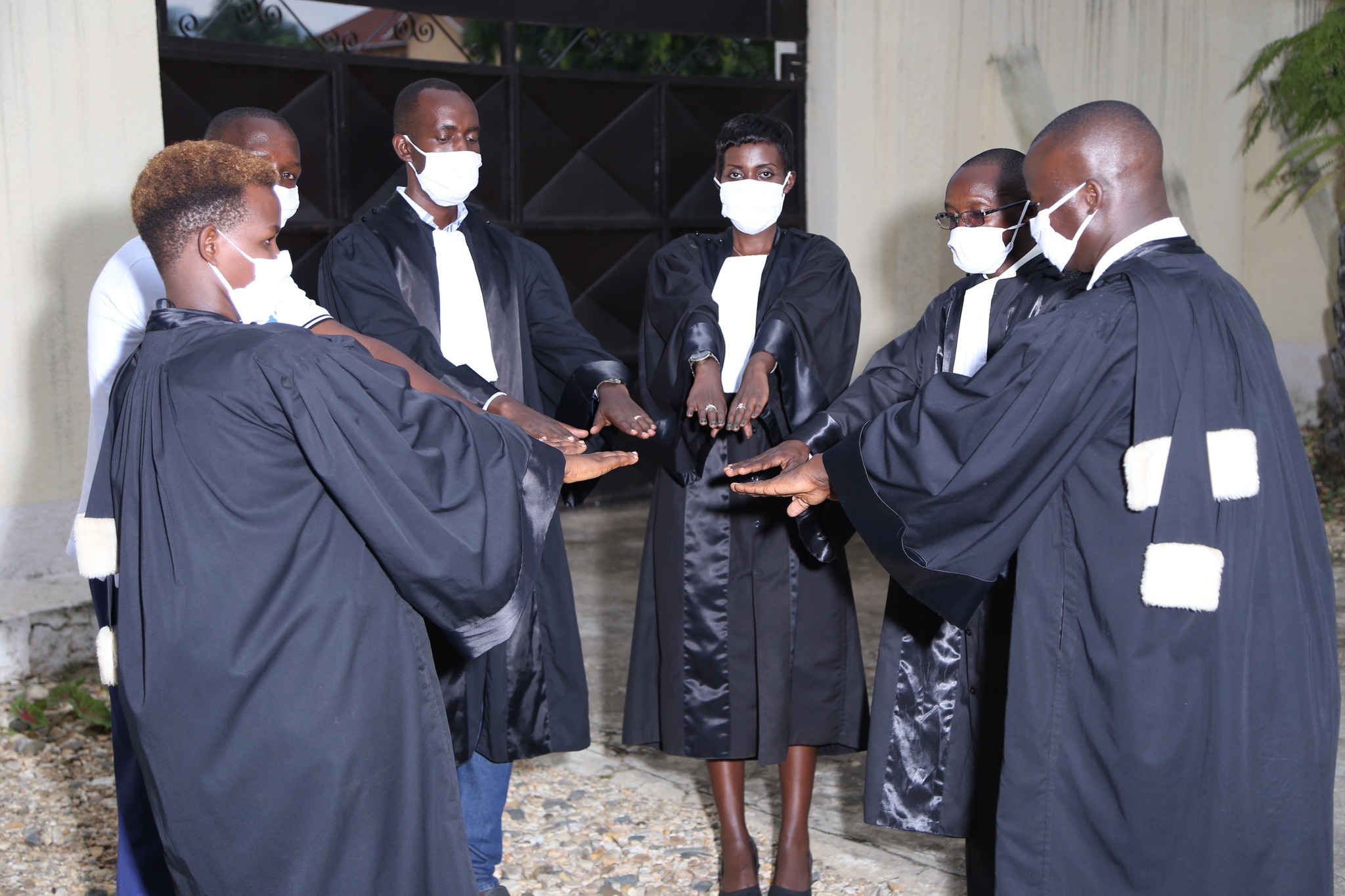 In Bujumbura, lawyers from Burundi Bridges to Justice (BBJ) visit police detention centres to defend people held without cause. From their small office near the courts, they meet clients, write briefs, and fight for justice often without pay.
This year, the SIA grant partner handled 110 pro bono cases and helped 108 people regain their freedom ⚖️
Read more about BBJ’s impact in our latest e-newsletter: https://tinyurl.com/mr4xz7p5