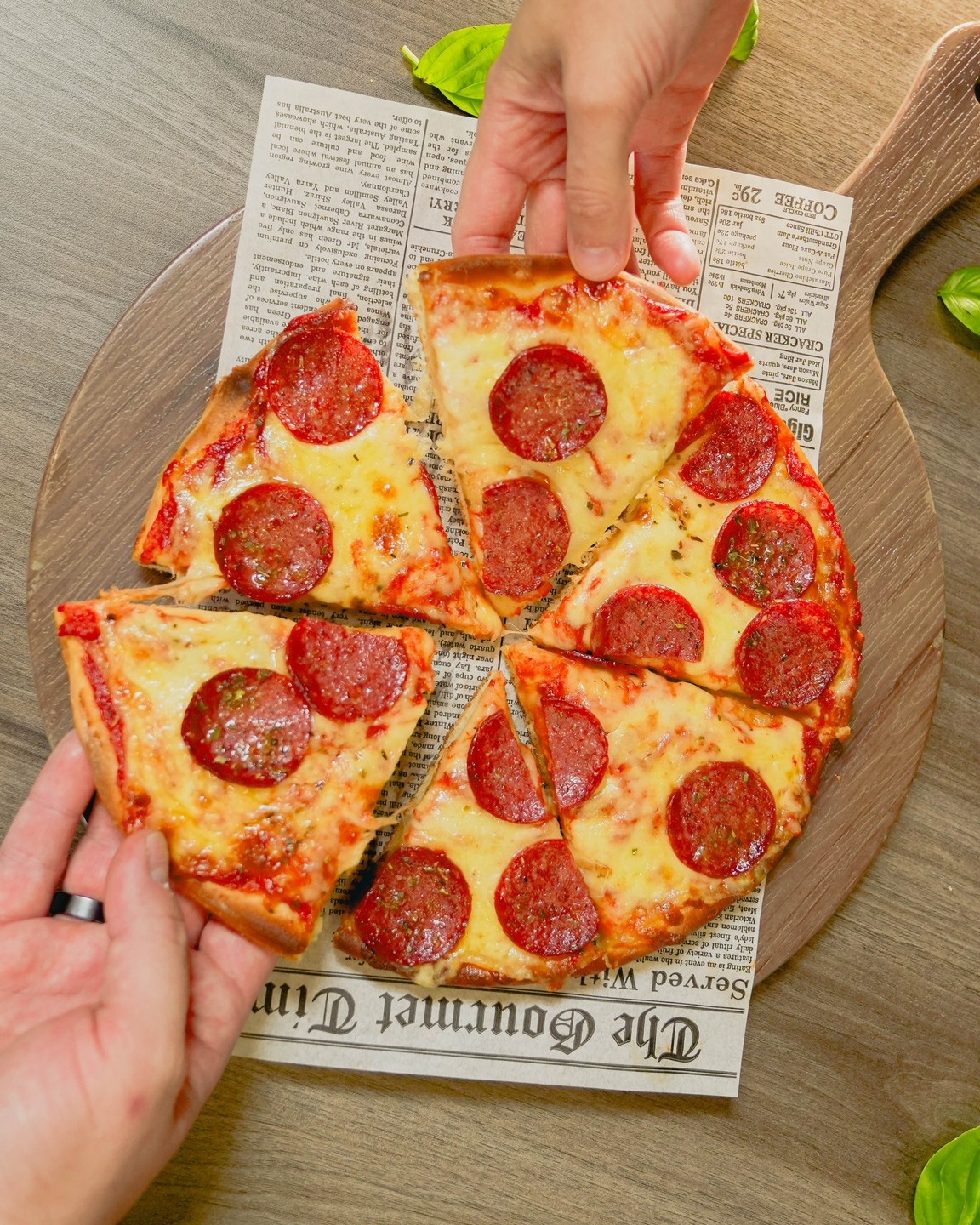 This Thursday โ grab FREE pizza at the Tav! ๐๐ฅ
๐ Thursday, 6 Nov
๐ From 4:30pm
๐ UWA Tavern
Be quick โ only while stocks last! ๐จ
Proudly brought to you by @uwastudentguild