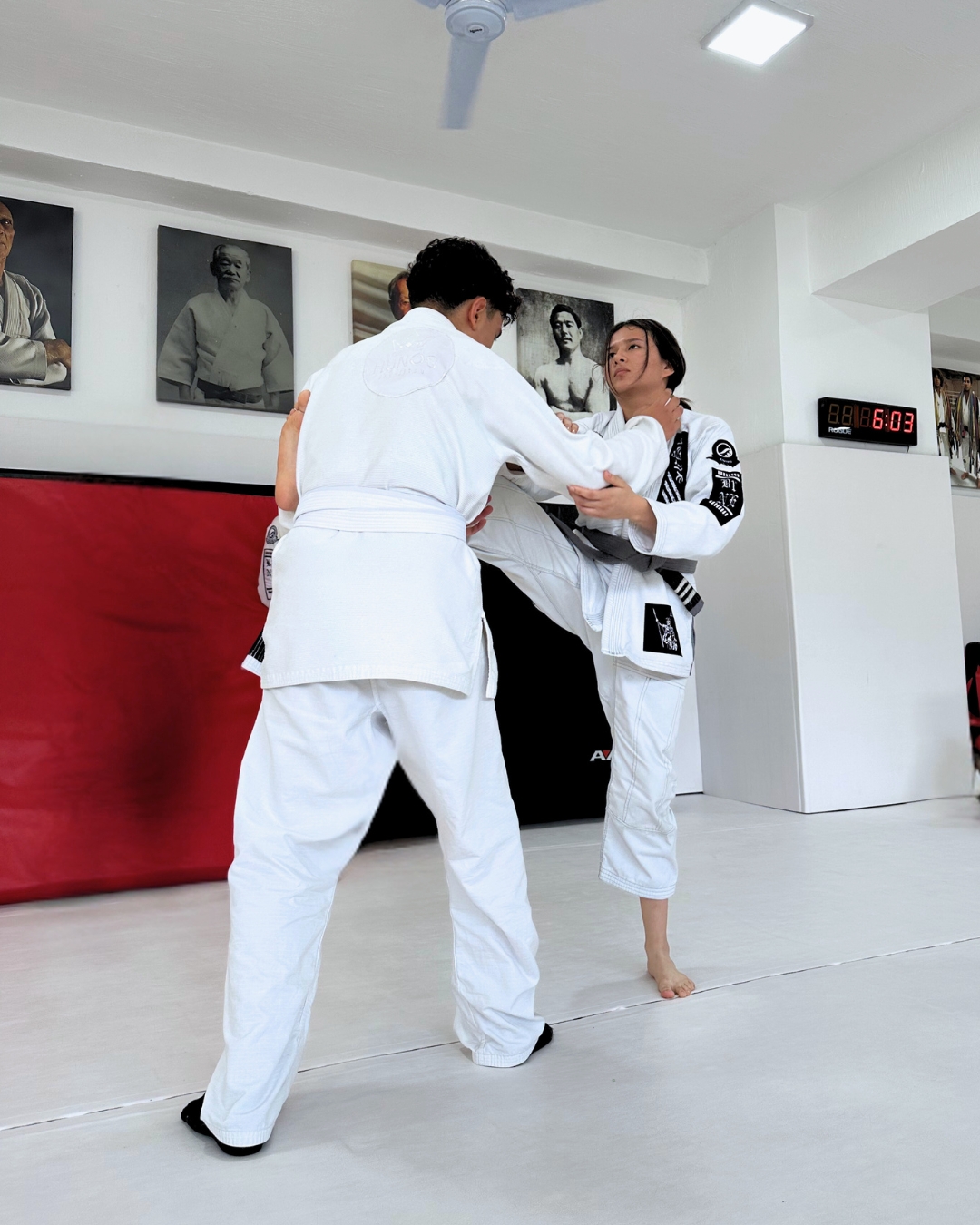 En el jiu-jitsu aprenderás mucho más que movimientos. Aprenderás disciplina, perseverancia y respeto.👊🏻
¿Estás listo para el desafío? 🥋🙏
👉🏼Solicita más información a través de nuestras redes sociales o en nuestra recepción de @gymguadalajara
#hunosjiujitsu #jiujitsu #combate #deporte