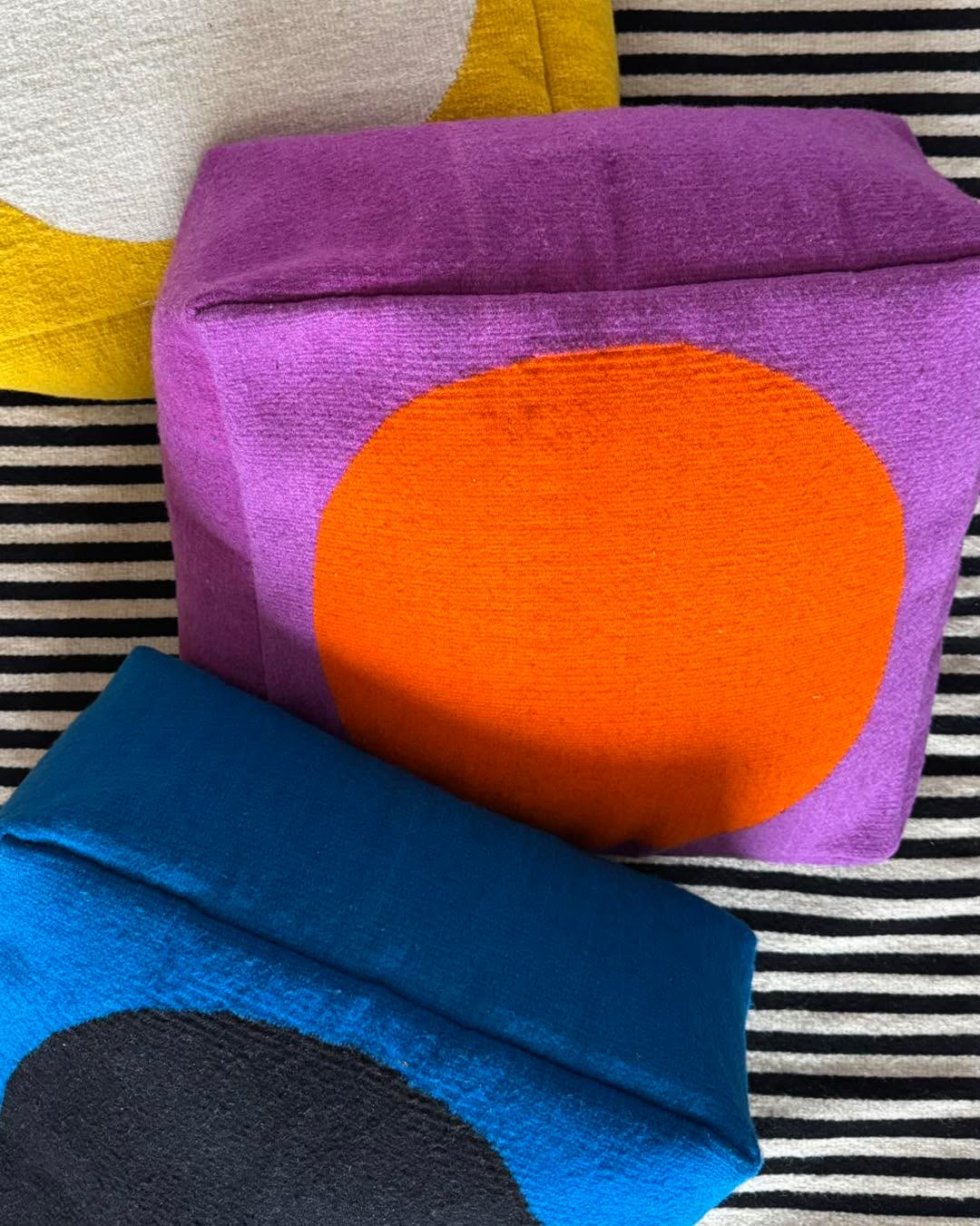 Minimal & künstlerisch
New in: Bodenkissen inspired by Rupprecht Geiger.
Color. Space. Silence.
#RupprechtGeiger #ArtInspiredDesign #MinimalLiving #handwoven #oaxacamexico