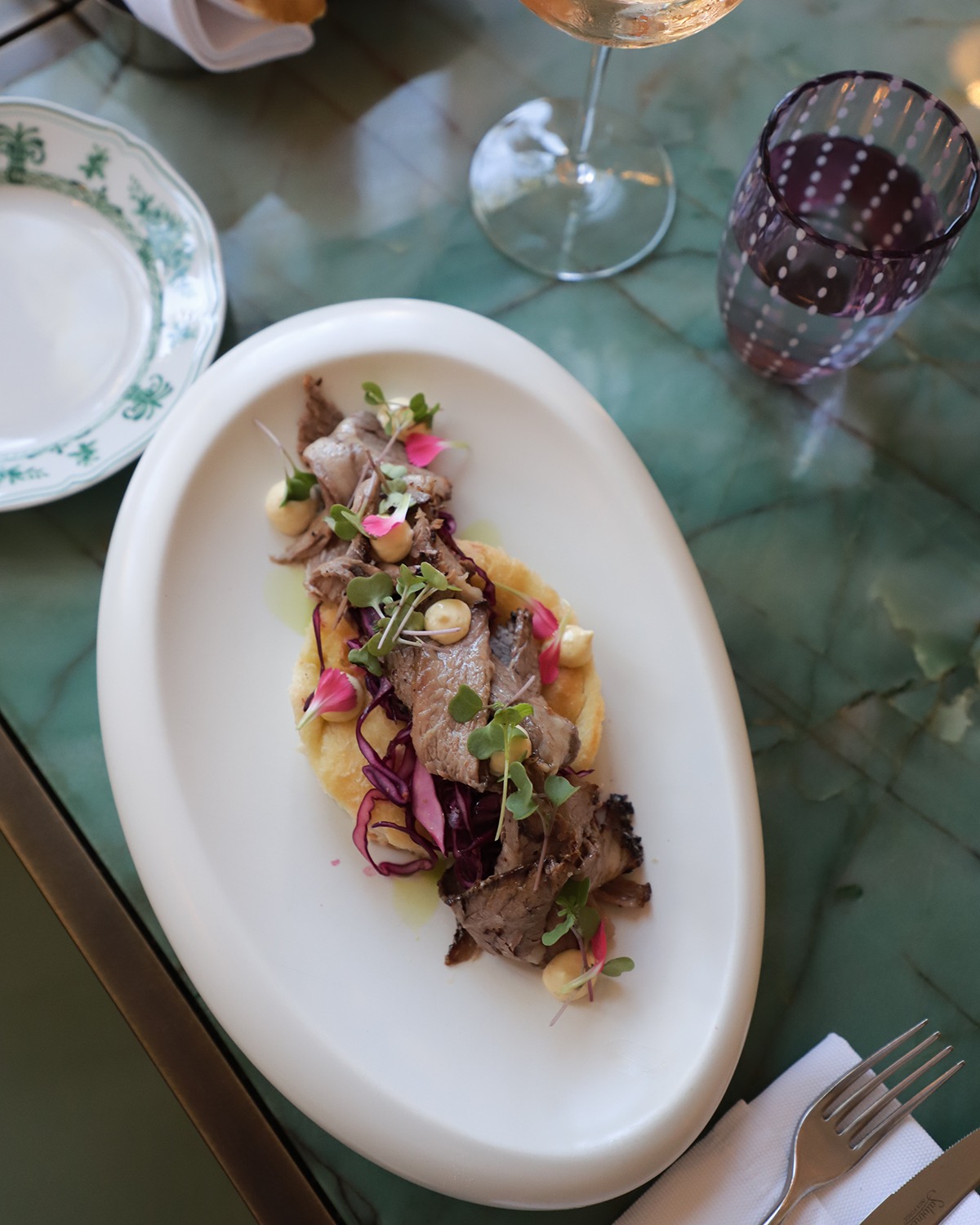 Our new autumn menu arrives with a few surprises, and this is one of them.
Smoked Brisket Focaccina – eighteen hours of slow cooking, cherry wood smoke, fermented red cabbage, celeriac and horseradish mayonnaise, all arranged on house-made focaccia.
Come taste what we've been plotting in the kitchen.