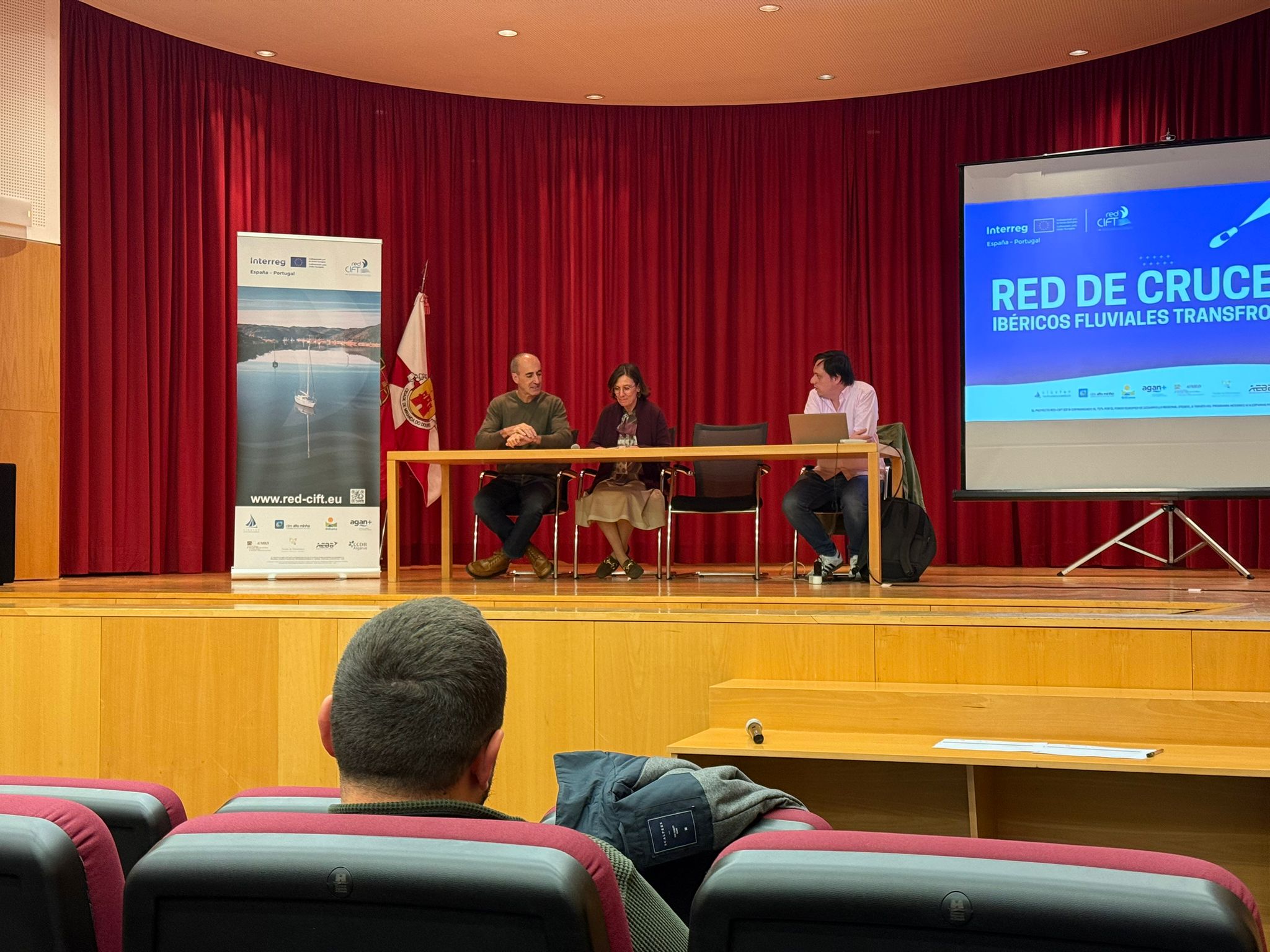 📆Hoy asistimos a la Jornada de presentación del estudio de destino del río Duero Transfronterizo.
👉Esta iniciativa trabaja en la cooperación entre entidades portuguesas y españolas en el desarrollo de itinerarios náutico-culturales sostenibles, integrándose en el proyecto RedCIFT – Red Ibérica de Cruceros Fluviales Transfronterizos, cofinanciado por el Fondo Europeo de Desarrollo Regional (FEDER) a través del Programa INTERREG VI A España-Portugal (POCTEP) 2021-2027.