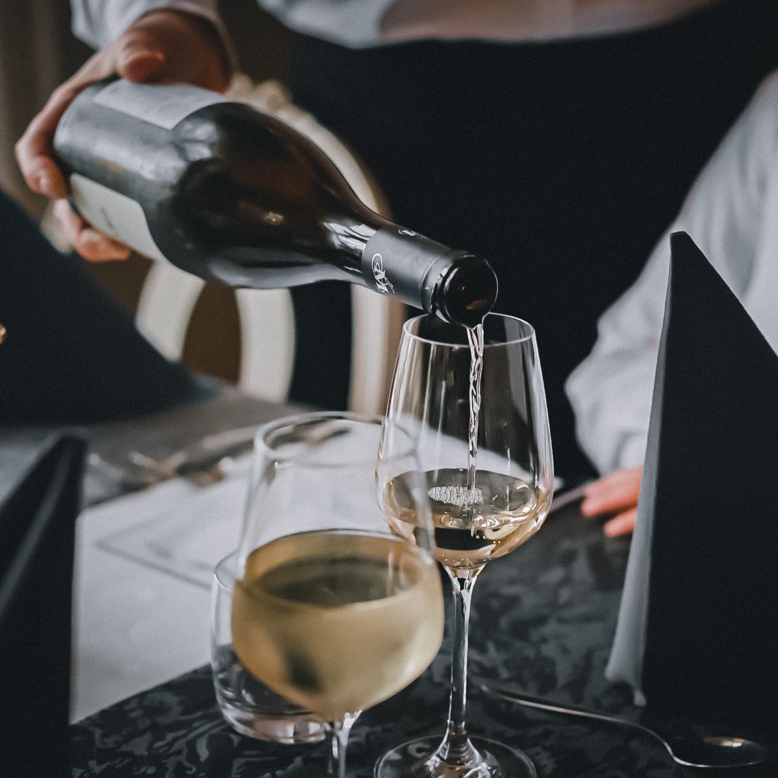 Varför inte unna dig lite avkoppling i höst?
När naturen stillnar och dagarna blir kortare är Munkedals Herrgård den perfekta platsen för att landa, andas och bara vara. 🌿
Just nu får du 20 % rabatt på vårt Herrgårdspaket och Vandringspaket – vid utvalda dagar i höst.
En chans att njuta av god mat, rogivande miljö och tid för dig själv.
📍 Beläget i hjärtat av Bohuslän, bara några minuter från E6:an – men långt ifrån vardagens tempo.
✨ Bokas direkt via hemsidan www.munkedalsherrgard.se
#MunkedalsHerrgård #bohuslän #herrgårdsliv #avkoppling #höstmys #weekendvibes #vandringspaket #herrgårdspaket