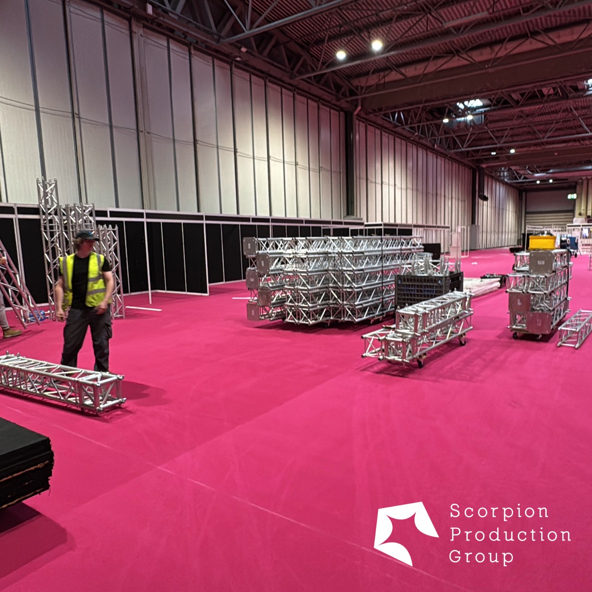 🎉 We were back at Cake International at the NEC last week with The Cake Decorating Company, building their stand – a 35m x 7m branded Cake Decorating Village!
We provided:
✅ Truss structure
✅ Power & LED lighting
✅ Built-in oven for live demos
✅ Custom graphics & signage
👏 Big congratulations to The Cake Decorating Company on winning Retailer of the Year – well deserved!
Planning an exhibition or show? Let’s talk: 👉 www.scorpionproductiongroup.co.uk
#CakeInternational #EventProduction #RetailerOfTheYear #ScorpionProductionGroup #ExhibitionStand #LiveEventsUK