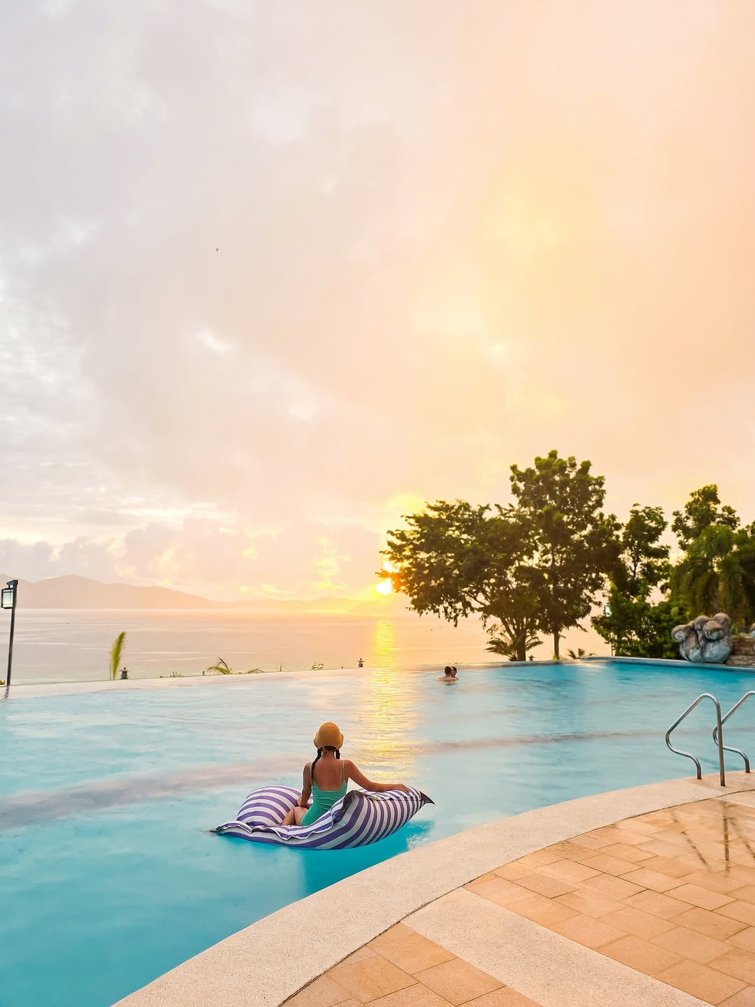 Pastel skies, crystal waters, and pure serenity — every moment at SETIR feels like a painting come to life. 🌅
sunlighthotelsandresorts.com/setir
📸 @slow360
#DoseOfSunlight #Travel #Palawan #Philippines