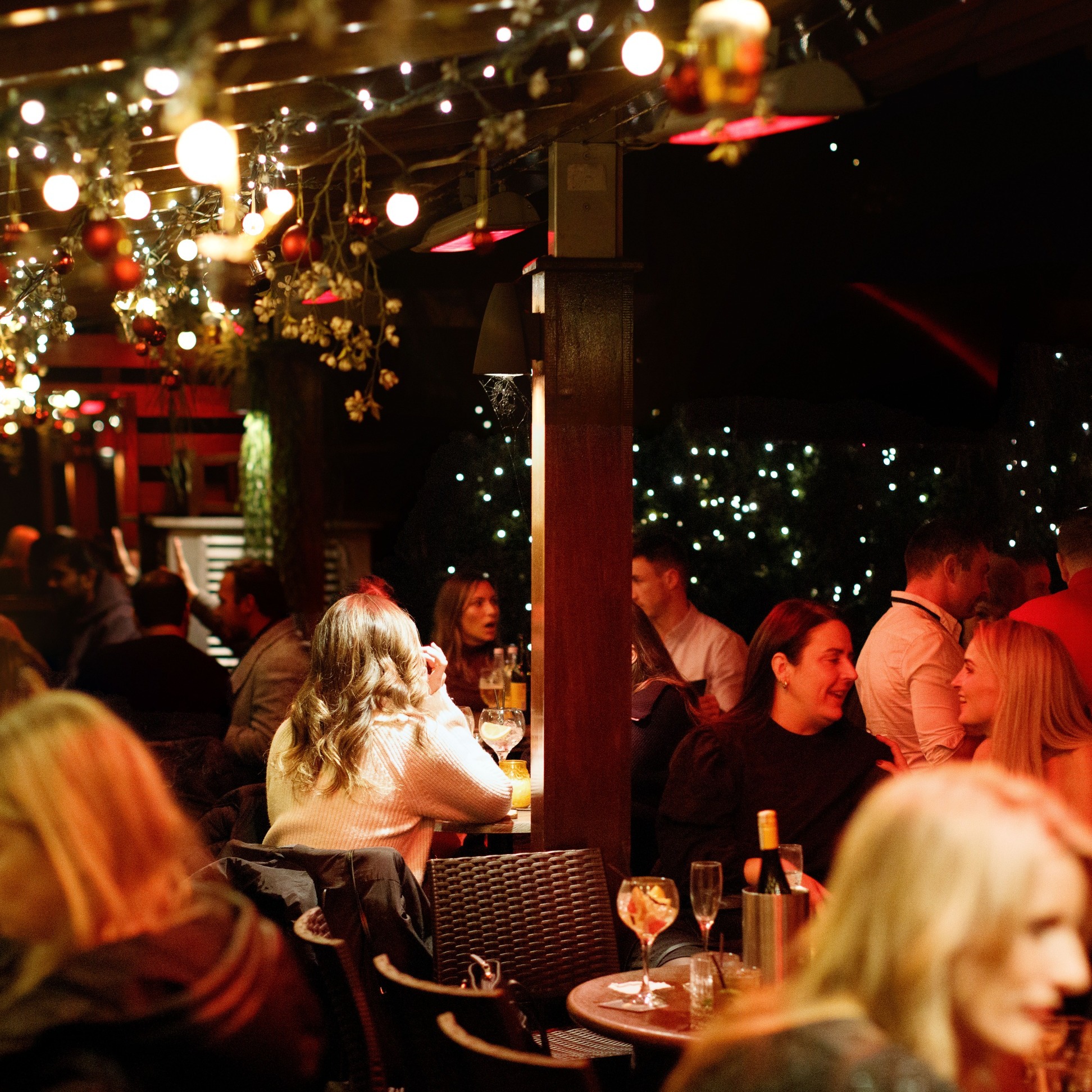 Good vibes only — live DJ, signature cocktails, bar bites & woodfired pizzas. See you tonight at Fade Street Social. 🔥🍕
#FadeStreetSocial #DublinBars #CraftedCocktails #WeekendVibes #SaturdayNight