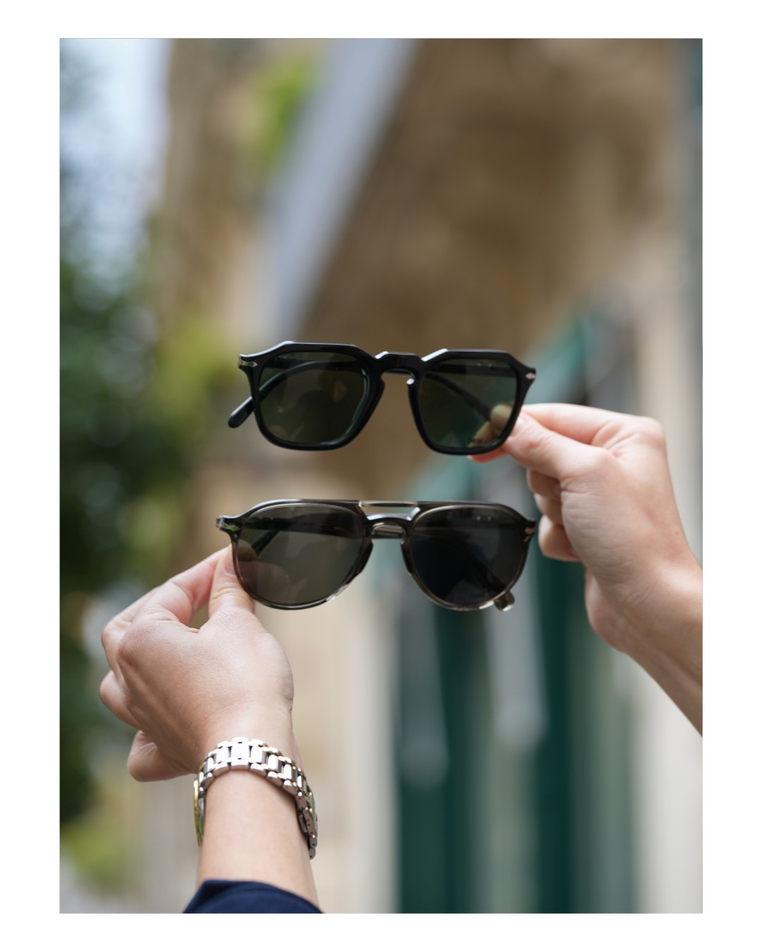☀️ Deux styles. Deux vibes. Un seul dilemme :
Team allure rétro avec monture fine & pont,
ou team carrure affirmée avec branches marquées et look ultra contemporain ?
🕶 Les deux paires sont dispo chez Optique Philippot, à Montpellier.
Passez les essayer et tranchez… ou pas. 😉
-
Opticien l Opticien Montpellier l Optique l Lunette de vue l Lunette Montpellier