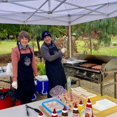 We’ll be here this Saturday, tongs in hand, ready to feed you after a wonderful morning in the garden! 🌭🌿
Join us from 9:30am to 12:30pm for our Spring Working Bee. We’ll be planting tomatoes, doing a bit of light garden maintenance, building up some garden beds, and enjoying a good ol’ community catch-up.
Stick around afterwards for a sausage sizzle or veggie burger and a chat in the garden. 🍅☀️And the Produce Swap table will be out, sharing all the local, homegrown goodies.
Everyone is welcome; babies to grandparents! Come along and get your hands in the soil or simply soak up the garden goodness, and help us kick off the season together!
We look forward to seeing you there! RSVP @ https://www.mmmcommunityhouse.org/event-details/community-house-garden-working-bee