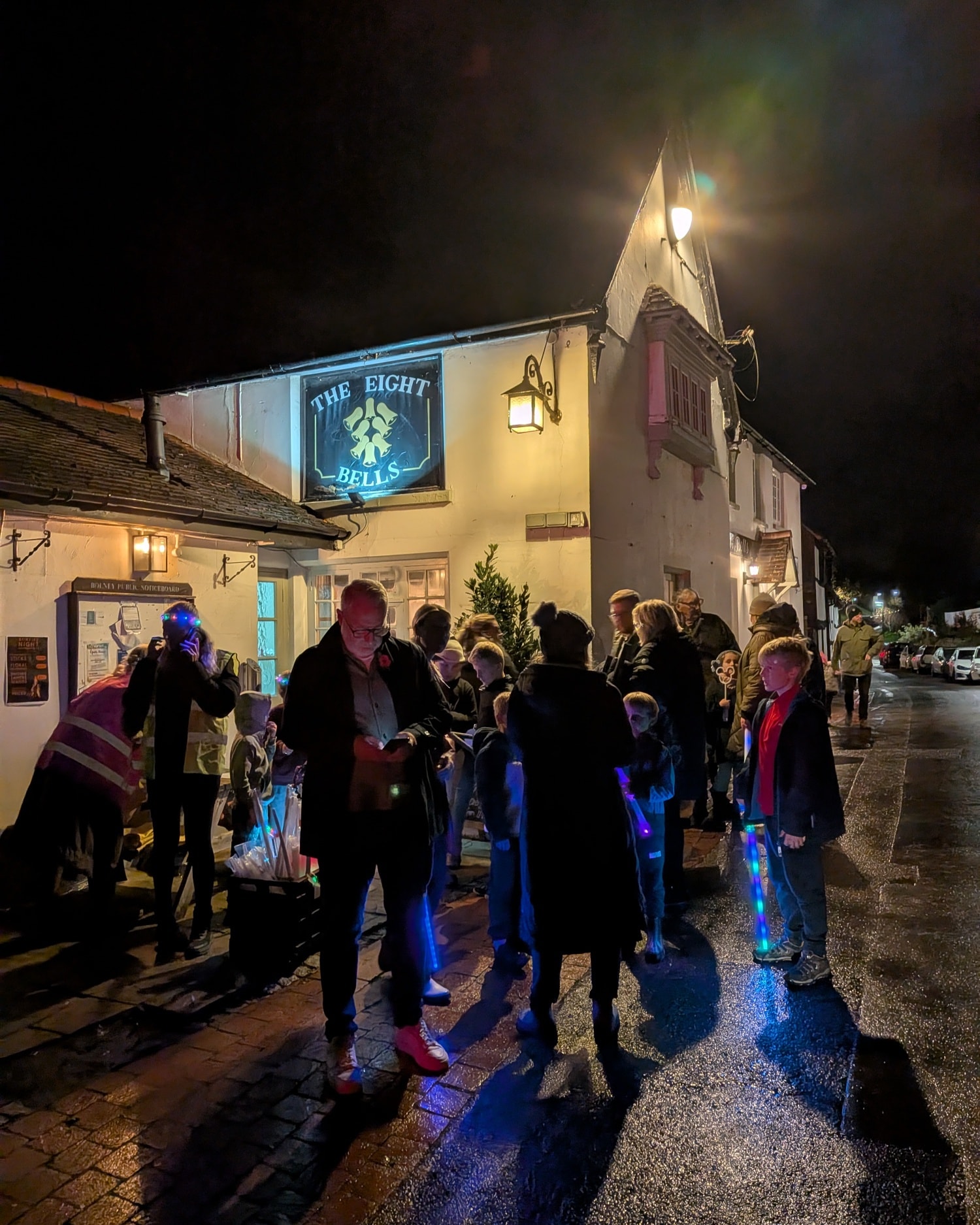 🔥 Wow, what a night that was! Bolney Under 5's and the bonfire night team did Bolney proud! 🧨
It was the first Bolney Bonfire Night that the new Eight Bells has been part of, and what a pleasure!
Thank you to all who came and supported the local community! 🥰 What a night! 🎇