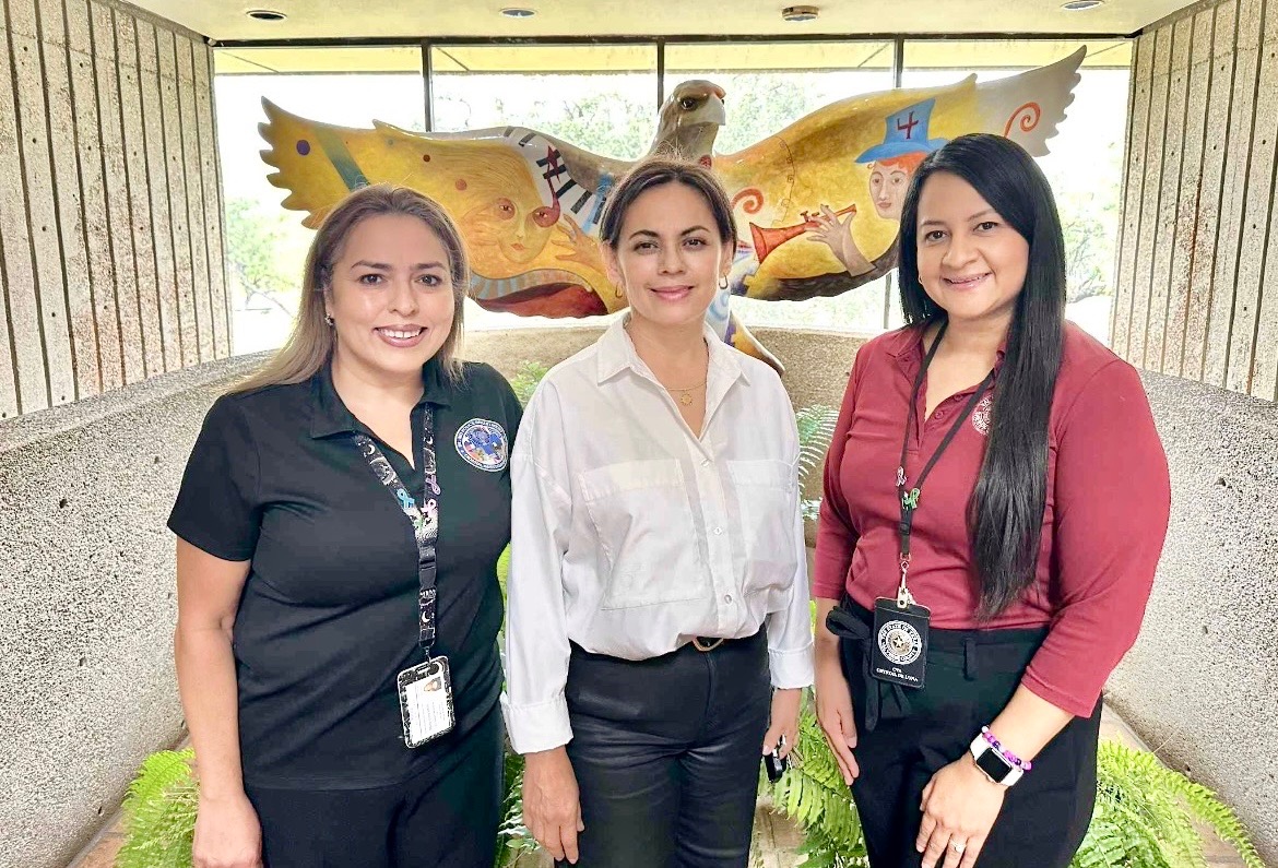 Cristina Smith from the City of Del Rio and Crystal Davis from the County of Del Rio, crime advocate investigators, joined us in our Eagle Pass office to discuss resources and develop an action plan aimed at reducing cases of abuse.
Together, we are working to strengthen support systems and protect our community.
#TexasLeadership #TexasProud #TXLege74 #MoralesForTexas #AVoiceForAll #Texas #HD74 #TXLege