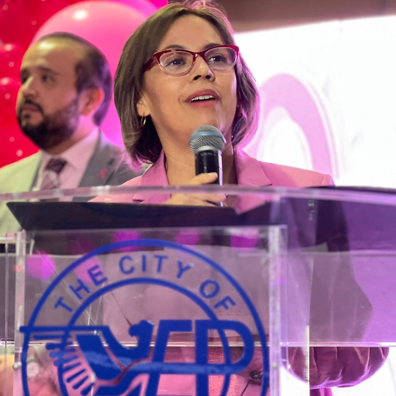 We joined the Maverick County Hospital District in Eagle Pass for Breast Cancer Awareness Month to honor the fighters, celebrate the survivors, and support families affected by cancer.
Early detection saves lives—let’s keep spreading awareness, hope, and strength in our community.
#TexasLeadership #TexasProud #TXLege74 #MoralesForTexas #AVoiceForAll #Texas #HD74 #TXLege