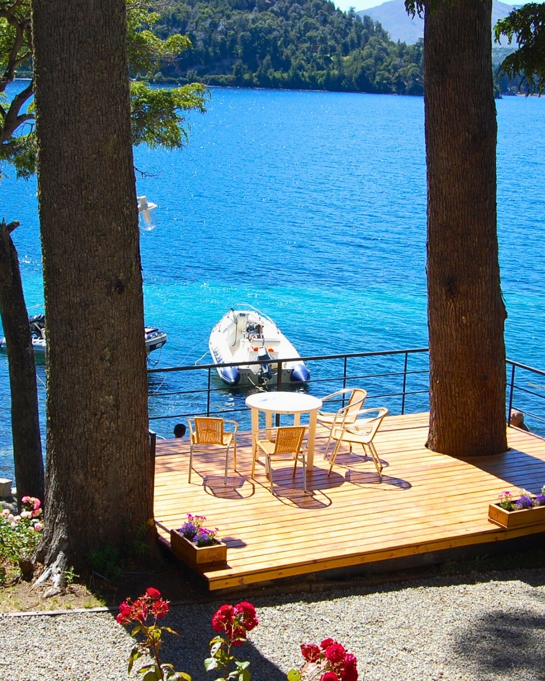 El mejor plan de verano: nada más que vos, el lago y el sonido del agua 🌊
Cada vez falta menos para la temporada más linda del año en Refugio del Lago ☀️
¡No te duermas y reservá tus vacaciones 2026 ahora!