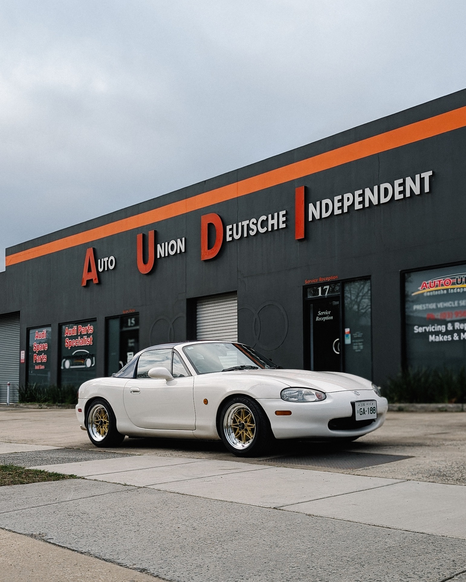 Lightweight, rear wheel drive and manual. Japanese imported Mazda MX-5 visiting for its first Australian logbook service since leaving Japan. Fluids provided by @autosphereau and @motulaustralia.
🌏 autounion.com.au
☎️ (03) 9563 2011
✉️ service@audservice.com.au
📍 Oakleigh, VIC