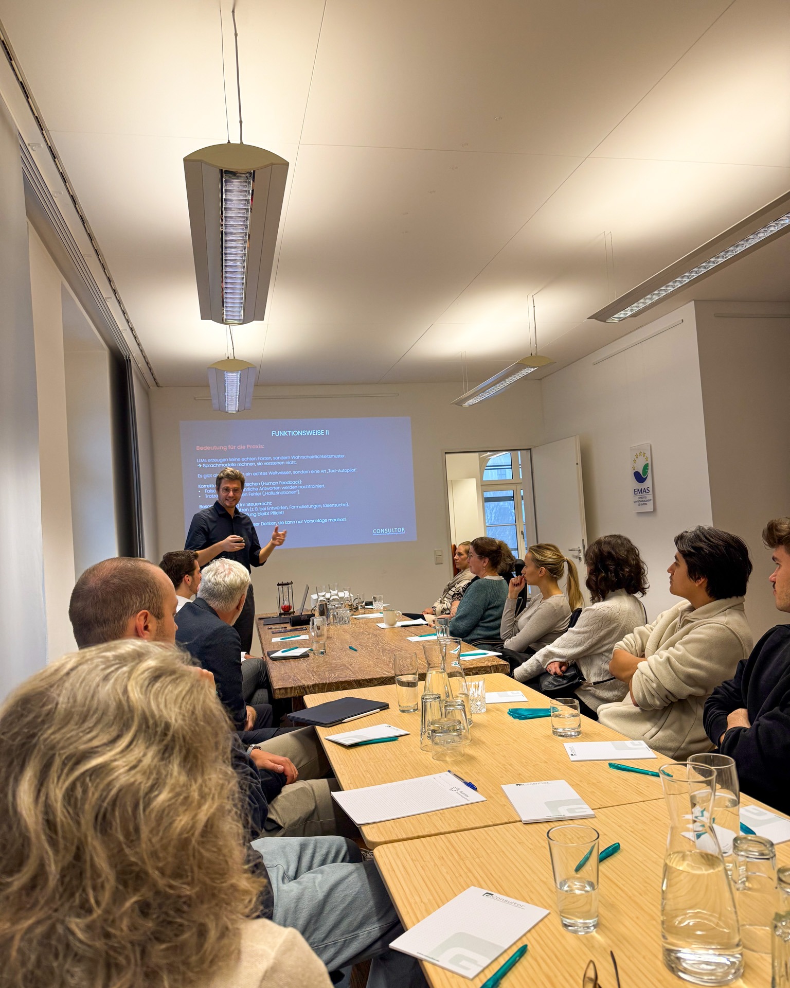 Künstliche Intelligenz verändert gerade rasant unsere Arbeitswelt und wir wollen ganz vorne mit dabei sein. 🤖✨
Am Freitag haben wir gemeinsam im Team eine kompakte KI-Schulung durchlaufen und spannende Einblicke gewonnen: von Chancen im Kanzleialltag bis hin zu ersten konkreten Anwendungsideen. Beim anschließenden Mittagessen haben wir die vielen Impulse direkt weitergesponnen.
Ein inspirierender Tag, der gezeigt hat, wie viel Potenzial in KI steckt und wie wichtig es ist, jetzt zu lernen, auszuprobieren und gemeinsam zu wachsen. 🚀
Vielen Dank an Andreas Geiling und CONSULTOR Unternehmensberatung für die tolle Schulung und den inspirierenden Austausch!
#KIKompetenz #Digitalisierung #ADVICON #Weiterbildung #Innovation