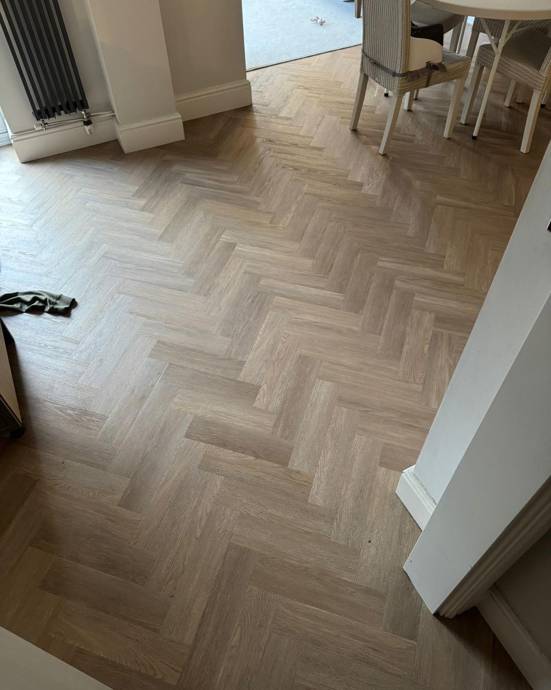 🏖️ Invictus Maximus Sand 🏝️
We must have installed this product on 10 jobs this year and you can see why 😀
The perfect colour contrast for all areas of the house
Uplifted old lvt ✔️
Damp proofed all areas ✔️
Built up floor levels ✔️
Self levelled ✔️
Fully adhered ✔️
5 visits to complete this one but all worth it in the end
We still have plenty of space for all hard floor installs before christmas 🎄
Free measuring service 🚚
Over 100 years combined sales experience
🌟🌟🌟🌟🌟 reviews with pics for your viewing or inspiration on google and facebook
#lvt #lvtflooring #lvtflooringsuppliesandfitted #invictus #invictusflooring #invictusflooringstockist #stafford #staffordcarpets #expertly installedfloors