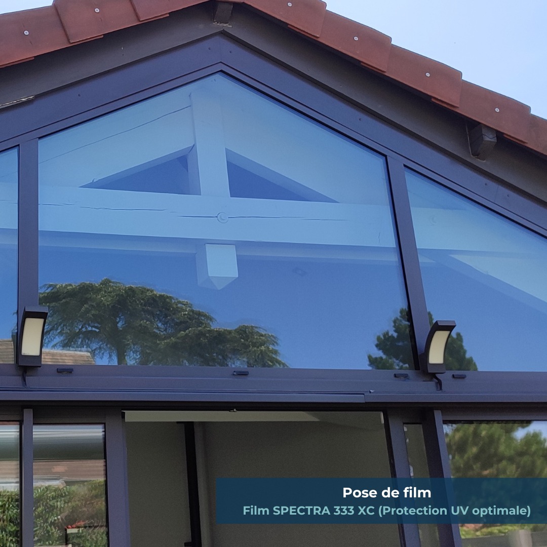 âïž Confort, clartĂ© et performance dans le Val-dâOise
Pose du film solaire Spectra 333 XC sur les vitrages dâune maison.
RĂ©sultat : intĂ©rieur plus frais, protection UV durable et transparence prĂ©servĂ©e đż
Invisible Ă lâĆil, mais essentiel au confort.
#VerreIDF #FilmSolaire #Spectra333XC #ConfortThermique #ProtectionUV #ValdOise #Résidentiel #ExpertDuVerre