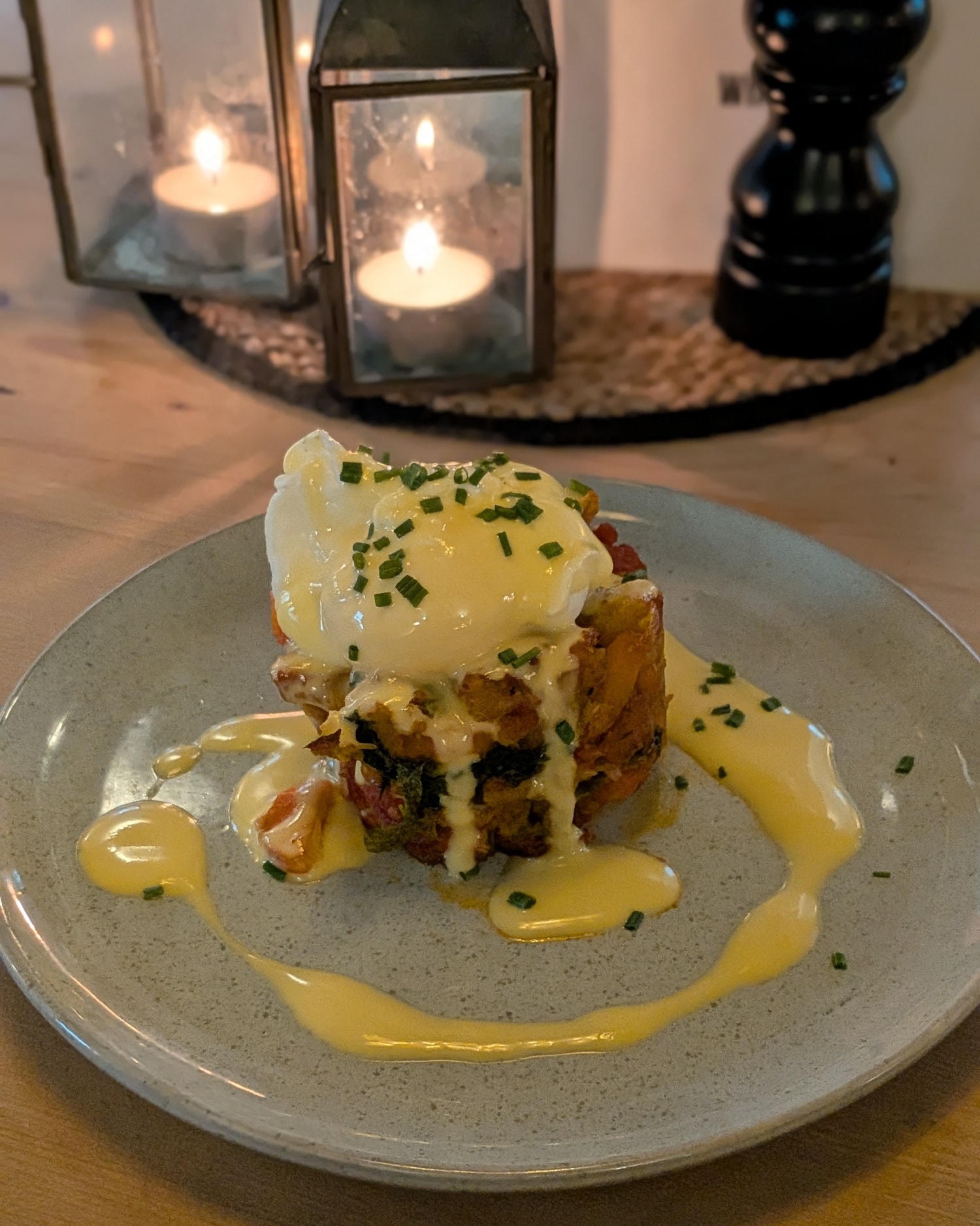 Oh, my, goodness!
One of my most favourite dishes from our Chef here at The Eight Bells! I think I'm going to have to eat it 😜
Chorizo hash, served with a poached egg and hollandaise sauce ... Just delicious 💞
Perfect as a starter or just as it is!