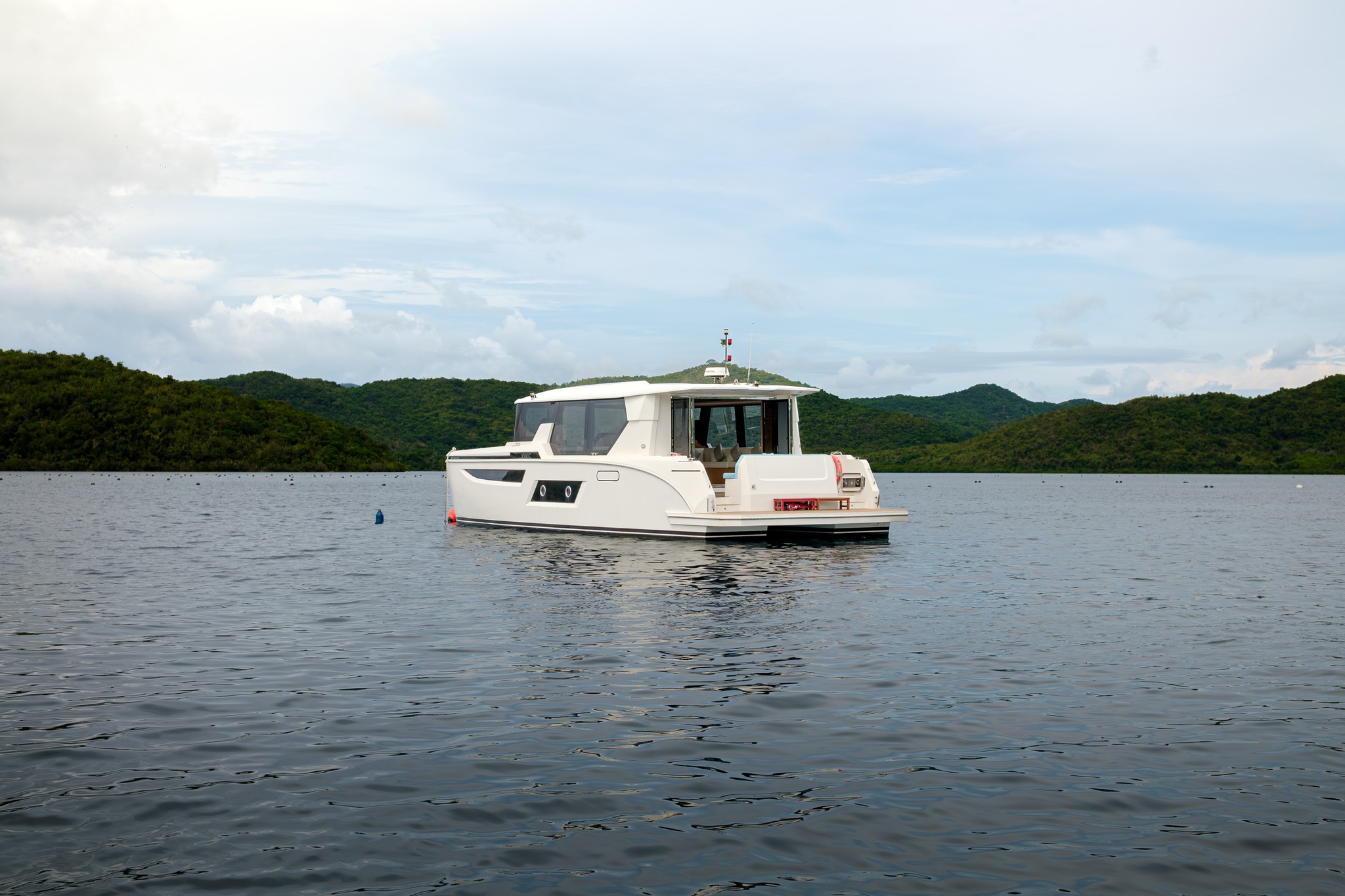 Beyond ordinary. Beyond breathtaking. 🚤
Experience Naglayan Island like never before aboard Sunscape and indulge in a luxurious adventure into pristine paradise with your loved ones.
sunlighthotelsandresorts.com/setir-experiences
#DoseOfSunlight #YachtCruise #Palawan #Philippines