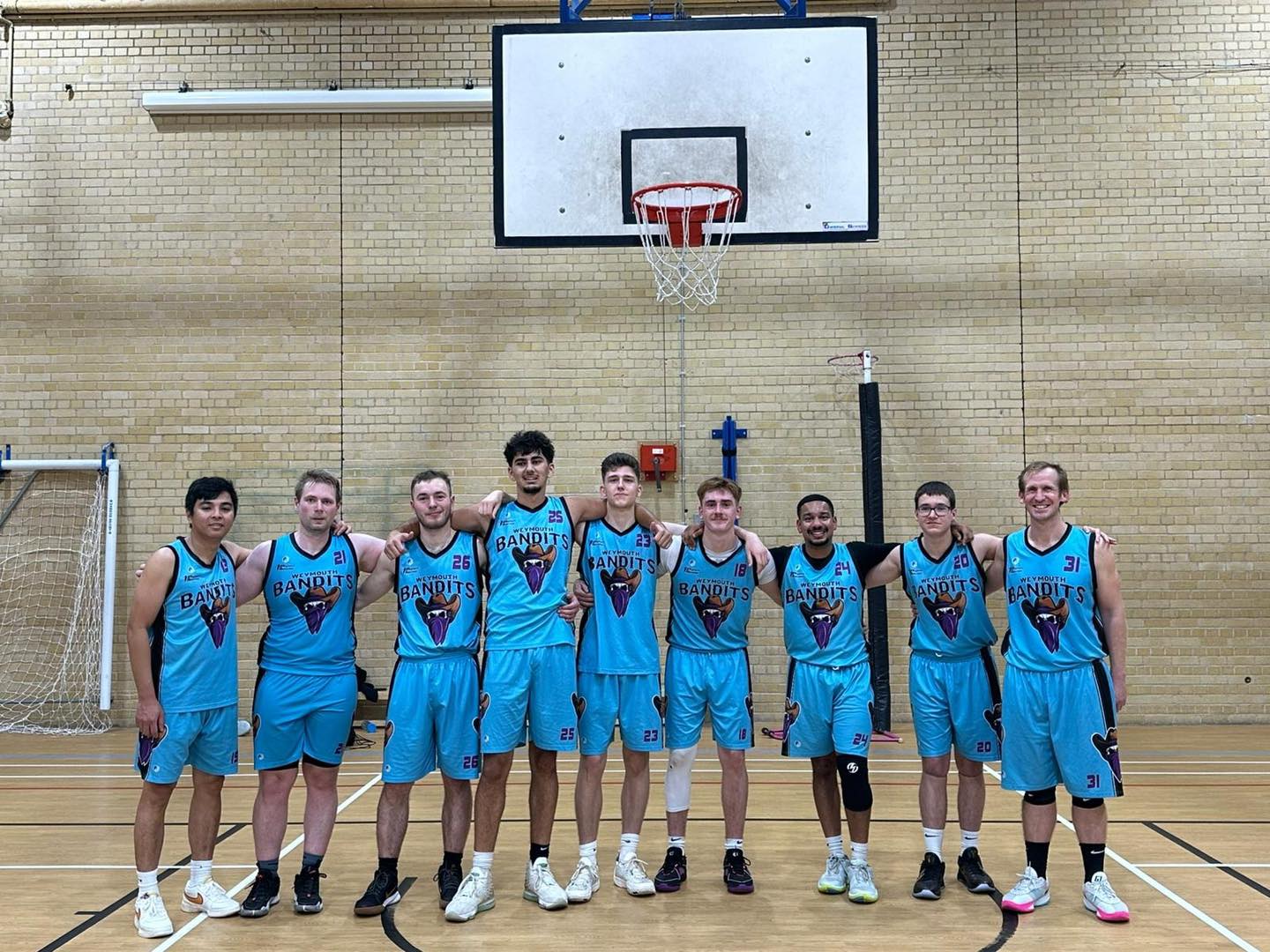 Bandits 2nd team win by 2 points in last night’s away game vs Bournemouth Seahawks!
It was the Bandits 2s first win of the season in the DBA division 2.
Their next game is at Redlands Sports Centre on Tuesday 11th Nov at 8:45pm vs DBA league newcomers, Totton Blue Sharks.
The following week is not one to miss, at Redlands Sports Centre on Wednesday 19th of November 8:30pm Bandits 2 vs our own Bandits Legends. The club clash will be an exciting one in DBA division 2.
The Bandits 1st team’s next game is a home game at Coastland Weymouth College on Thursday 13th November at 8:10pm vs Bournemouth Classics.
Entry to all games is free.
Anyone interested in joining the club, adults or juniors, can send us a message on Facebook or Instagram.
Go Bandits!