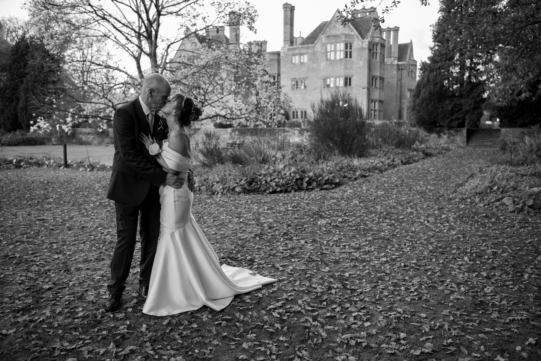 Huge congratulations to Rob & Shiv on their beautiful wedding this Saturday! š
We had the absolute pleasure of capturing their special day at the stunning New Place Hotel. The weather blessed us with the most gorgeous autumnal conditions ā golden light and crisp air made for the perfect backdrop.
And we have to give a special mention to the real star of the show: Paddy, who proudly served as ring bearer and absolutely nailed it! š¾š
Wishing you both a lifetime of love and happiness. Thank you for letting us be part of your incredible day!
Venue @nphweddings
Photography & Video: @robinsonroadphotography
Decor @event_perfection_ltd
Make up Artist @lisavirgomakeupartist
Dress boutique @romseybridal
@littlshivy @rob.jenkins.121772
#WeddingPhotography #NewPlaceHotel #AutumnWedding #JustMarried #WeddingDay #DogRingBearer #LoveStory