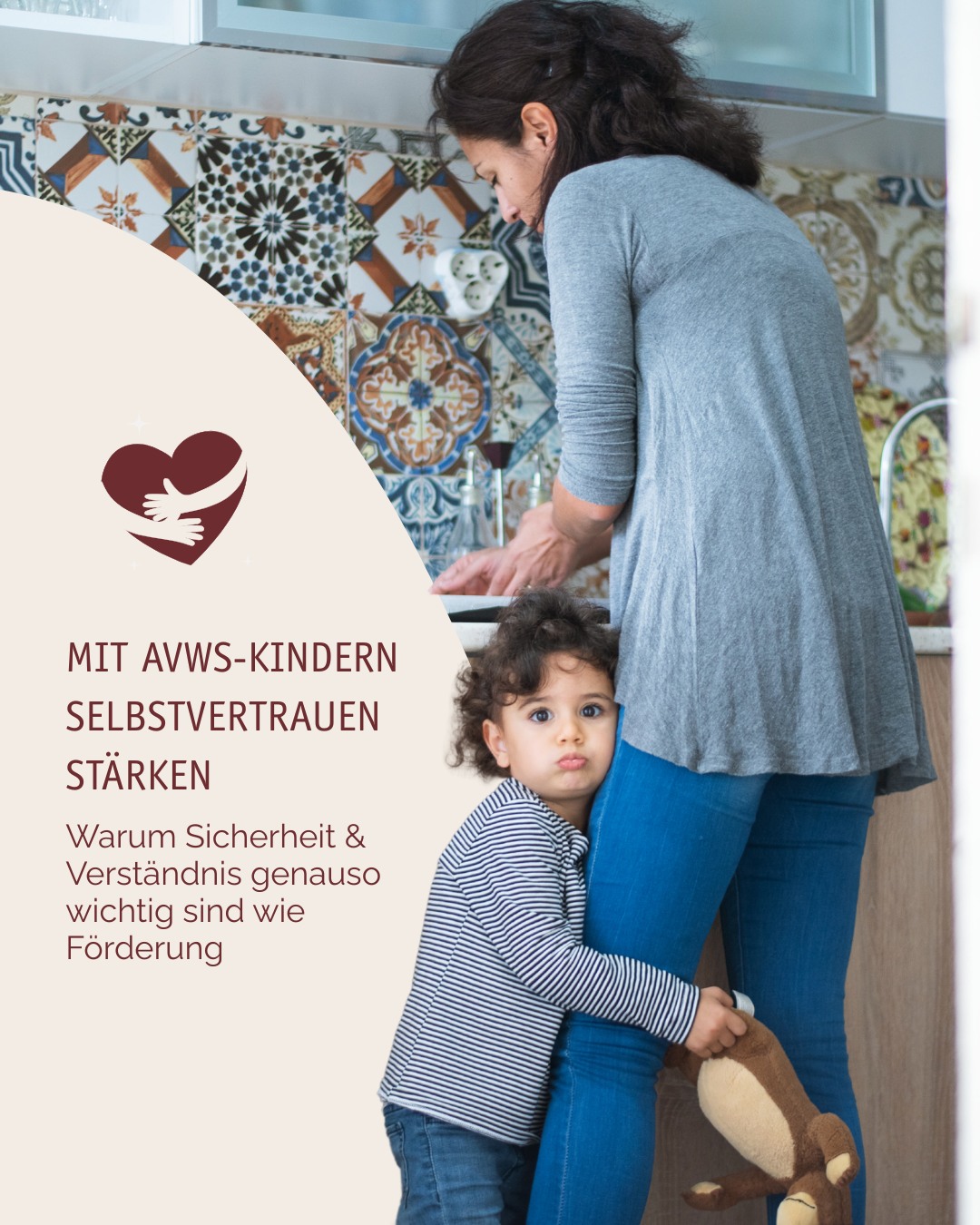 Kinder mit auditiver Verarbeitungs- und Wahrnehmungsstörung (AVWS) erleben den Alltag oft als besonders herausfordernd:
🎧 Geräusche werden anders wahrgenommen,
🧠 Sprache schwerer verarbeitet,
📚 schulische Anforderungen sind oft anstrengend.
Umso wichtiger ist es, dass sie in ihrem Selbstvertrauen gestärkt werden.
🌿 So könnt ihr Kinder unterstützen:
– Anerkennt ihre Anstrengung, nicht nur das Ergebnis
– Strukturiert den Alltag klar & verlässlich
– Gebt ihnen Zeit, Informationen zu verarbeiten
– Lobt Fortschritte und kleine Erfolge sichtbar
– Arbeitet eng mit Therapeut:innen & Pädagog:innen zusammen
👉🏼 Ein starkes Selbstbild ist die Basis, damit Kinder mit AVWS lernen, ihre Ressourcen zu nutzen und sich sicher zu fühlen.
#avws #auditivestörung #logopädie #sprachtherapie #selbstvertrauen #sprachförderung #lernenmitavws #elternberatung #sprachkompetenz #logopädiesalzkotten #annetteweber #salzkotten
