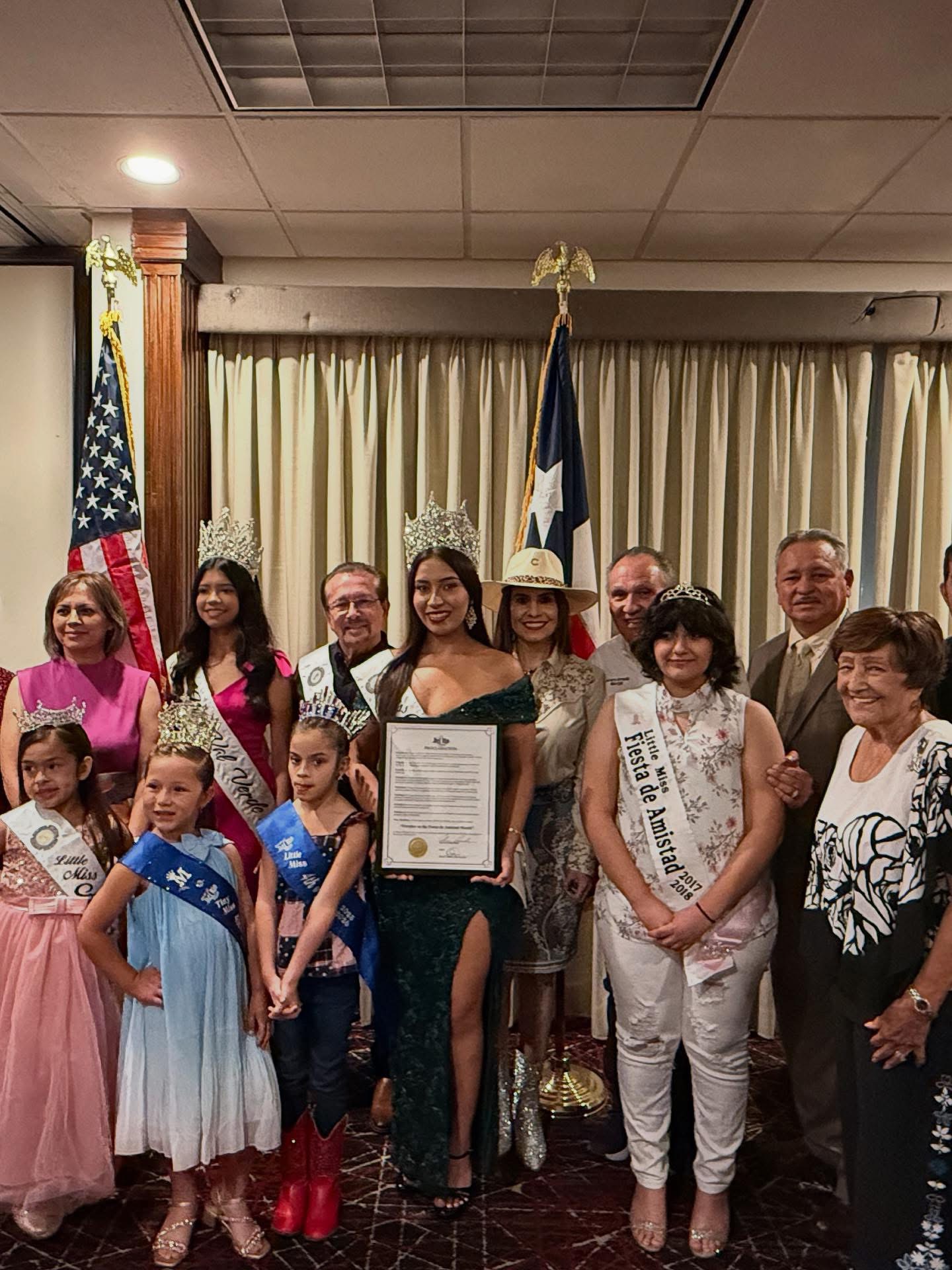 The kickoff of Fiesta de Amistad in Del Rio, Texas, brought together members of the IGNc, Mayor Arreola, and the pageant queens for a memorable evening.
A beautiful celebration of culture, community, and the spirit of friendship that makes Del Rio truly special.
Thank you for letting us join this celebration!
#TexasLeadership #TexasProud #TXLege74 #MoralesForTexas #AVoiceForAll #Texas #HD74 #TXLege