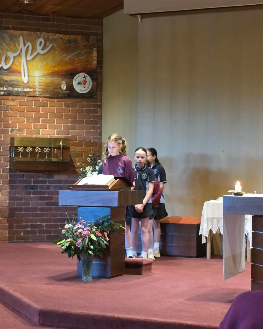 ✨Our Year 3 and 4 students joined together for their Level Mass last week. It was a beautiful opportunity for them to pray, reflect, and share in the liturgy as a community. We are so proud of the reverence and respect they showed throughout the mass.✨
#SJB2025 #stjohnthebaptistprimaryferntreegully #melbournecatholicschools #HopeFilledCommunity #enrichedcommunities #lightingtheirpath #catholiceducation