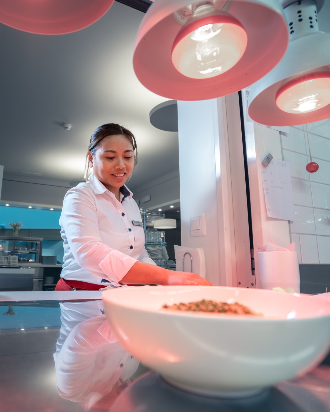 Unser Serviceteam sorgt täglich dafür, dass sich unsere Bewohnerinnen und Bewohner wie auch unsere Gäste wohlfühlen. Freundlichkeit, Aufmerksamkeit und ein offenes Ohr zeichnen gehören für uns dazu. ✨
#service #mülikafi #lächeln #alterszentrumoberemühle