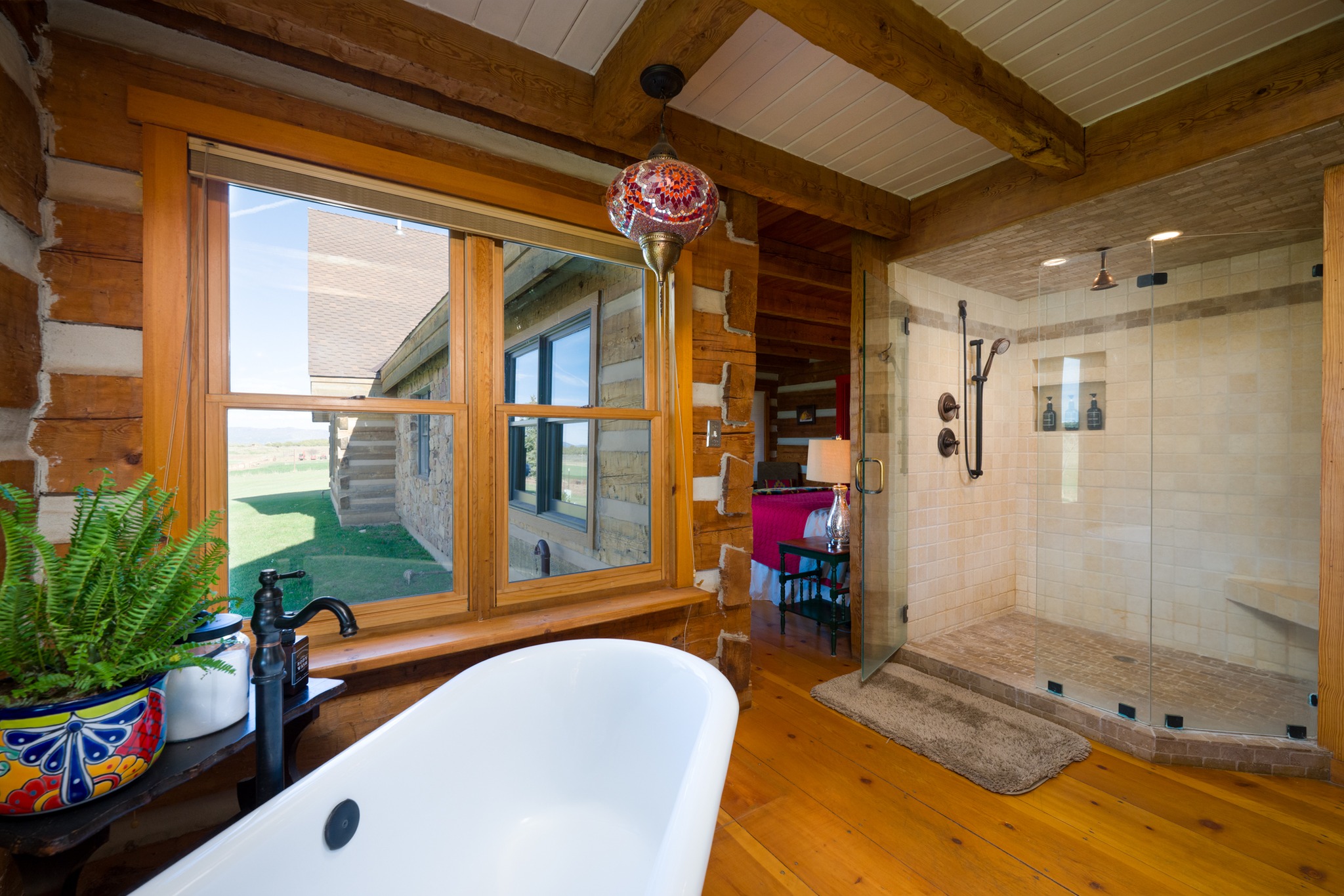 Bubble bliss, pruney fingers, relaxation 😂
Love this cabin at @l@lucky_elk_ranch . So much character in it, a great place for the family or families because of its nice size!
.
.
#cabinvibes #vacation #vacationmemories #digitalmarketingtips #production #marketingmaterial #marketing #colorado #durango #logcabin #kitchen #joncahillphoto