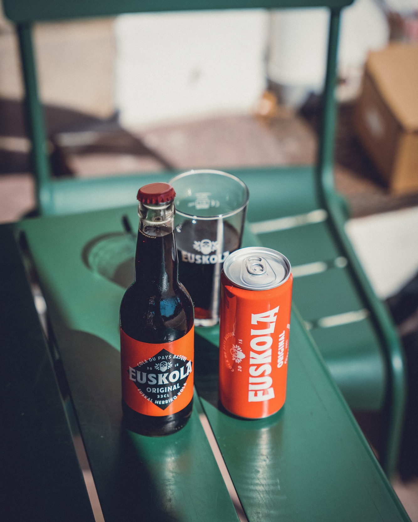 Canette ou bouteille, Euskola t’accompagne partout
Bulles, fraîcheur et plaisir à chaque gorgée😍
Ne vous trumpez pas, buvez euskola !😉
~
Lata edo botila, Euskolak leku guzietan segitzen zaitu
Burbuilak, freskotasuna eta plazera hurrupa bakoitzean😍
Ez zaitez trumpatu, edan euskola !😉