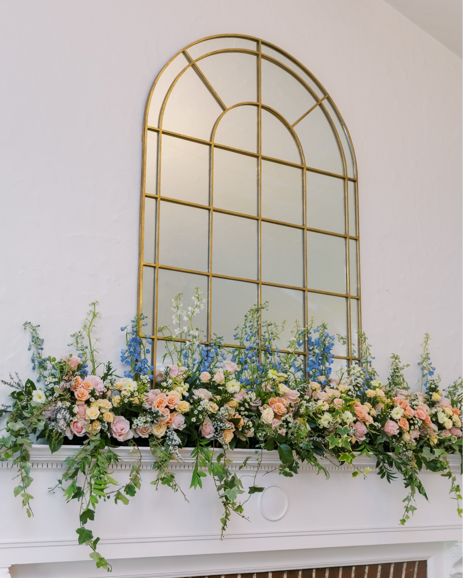 The Mantle 😍
We’re in love with these gorgeous florals on our Main Hall fireplace. Every event decorates this space in its own beautiful way!
Photographer: @kathrynbruns
Florals: @sweetgracefloral
Planner: @weddingstreetutah
#utahwedding #utahbride #slcbride #utahweddingflowers #utahweddingvenue #slcweddingvenue