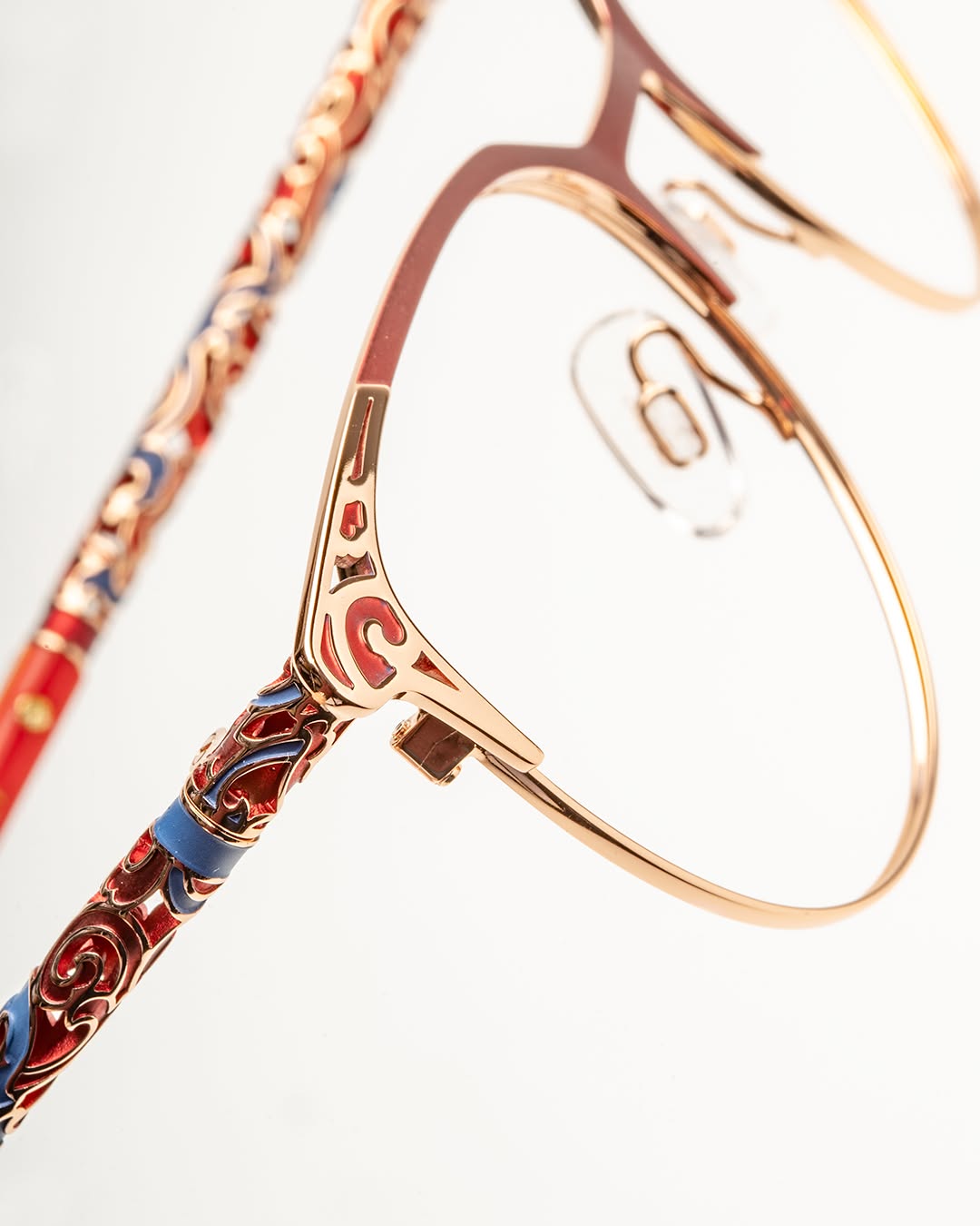 A fusion of silk, feathers, colours, and semi precious stones... 👓
Each frame a celebration of individuality and creativity. ⭐
#FlintOptometry #Eyewear #Glasses #Eyes #Cocosong #Glasses