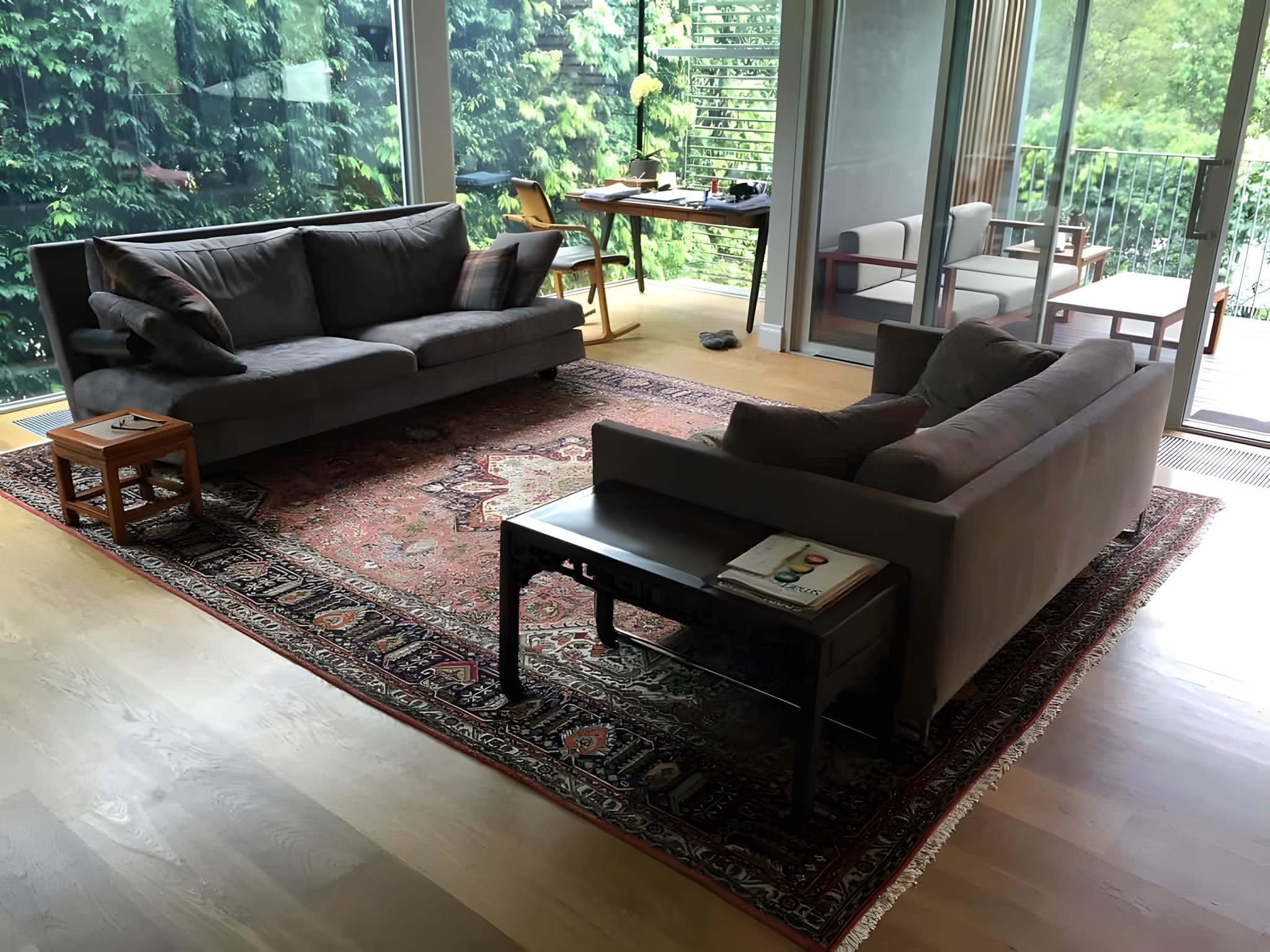 Verdadeiras obras de arte tecidas à mão, os tapetes persas trazem história, cultura e elegância incomparável. Suas tramas ricas em detalhes e cores profundas criam uma atmosfera acolhedora e sofisticada, transformando qualquer espaço em um refúgio de beleza atemporal.
Um toque de tradição que nunca sai de moda.
Consulte mais sobre o modelo visitando nossas lojas.
📍Rua Henrique Schaumann, 498 - Pinheiros | SP
São Paulo: (11)93044-1854
Caxias do Sul: (54) 3027-1234
.
.
.
.
#kiantapetes #arqdecor #interiordesign #sofisticacao #personalidade #estilo #tapetesimportados #decoração #homedecor #homesweethome #designinterior #arqlovers #confort #casadecorada #TapeteLuma #DesignAconchegante #TapeteSilky