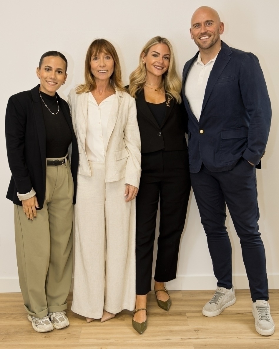 A weekend well spent with our DMK family 💚
From advanced DMK training with clinics from all over Spain, to welcoming Spains newest team member Ana, to team dinners and planning what’s next, the perfect wrap-up to an inspiring few days.
Grateful for the learning, the laughter, and the passion that drives DMK forward.
Big things ahead. Onwards. 💚