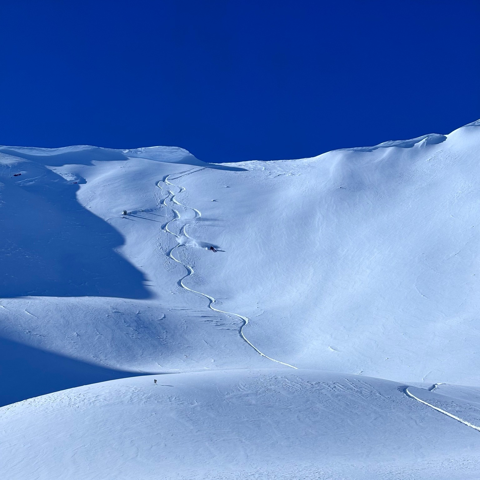 With all this new snow, it has us thinking of days like these!
#mountainsarecalling⛰️❤️ #skilodge #helicopter #helilife #skiguides #guide