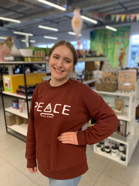 ✨ Aujourd’hui, nous soulignons la dernière journée de Florence parmi nous.
Après plus de six belles années au sein d’Espace Organique, nous tenons à reconnaître son engagement remarquable et sa présence lumineuse.
Durant toutes ces années, nos clients ont pu profiter de son magnifique sourire, de son service à la clientèle exceptionnel et de sa loyauté sans faille. Florence a marqué notre équipe par sa fiabilité, sa douceur et sa capacité à toujours faire une différence.
🙏 Merci, Florence, pour tous ces beaux moments partagés.
Tu vas beaucoup nous manquer, et nous te souhaitons la plus belle des continuités dans tes nouveaux défis.