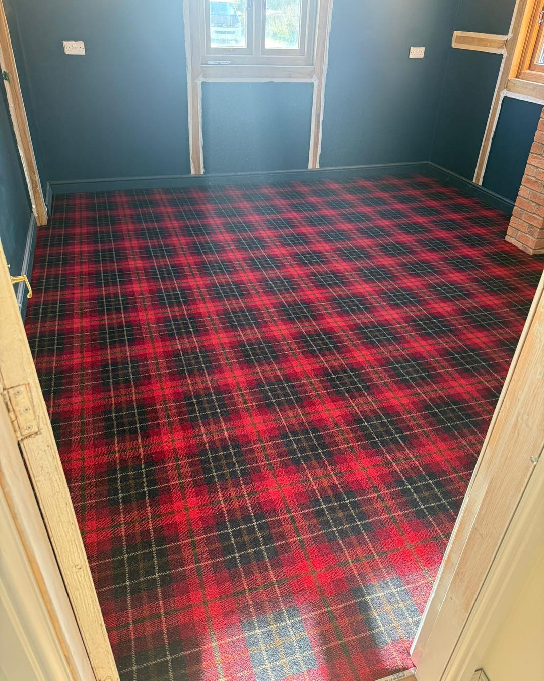 🍷🍷Royale tartan from the tartan collection🍷🍷
No need to worry about those red wine spills with hughmackaycarpets stunning tartan
Doesnt this just finish this room to a superb standard
Lovely install and camera work from jay and team 👏🏻
Plenty of space for new carpets before xmas
#tartancarpet #tartan #hughmackay #hughmacakayca #hughmackaycarpets #stafford #staffordcarpets #carpet #carpetdesign #carpetshop