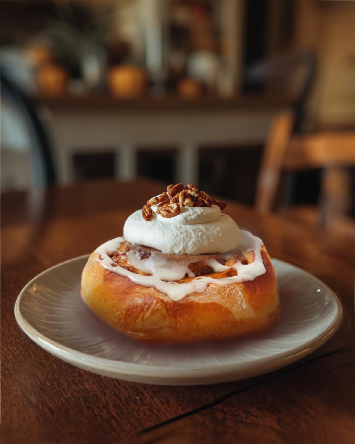 Today’s vibe: moody whipped cream couture with a pecan crunch 🌀
#canadianowned #shoplocal #eatwell #cinnamonrolls #cinnamon #icing #freshbaked #naturalfood #cinnamonbuns #sweettooth #naturalfood #decadent