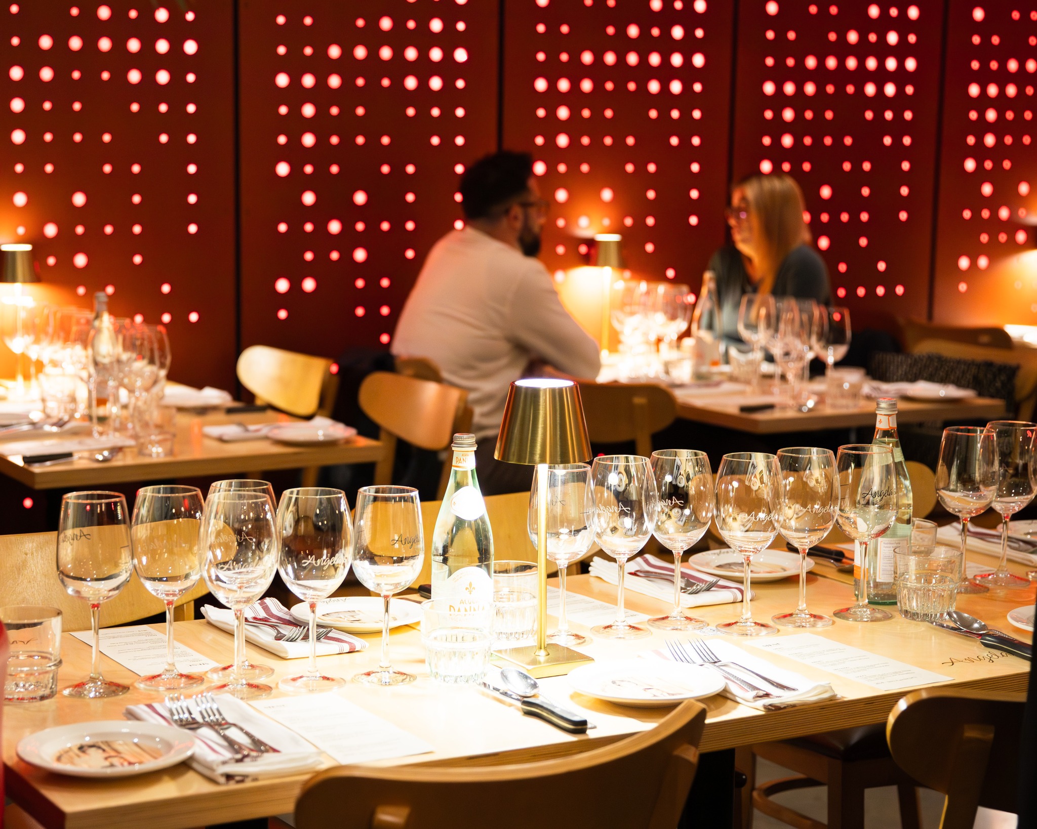 Pour une soirée vraiment réussie, laissez-vous transporter à la table du Angela & I. Que ce soit en amoureux, entre amis ou en famille, savourez des plats qui réchauffent le cœur dans une ambiance chaleureuse. Saveurs, convivialité et bonheur au rendez-vous.
#italianresto #vin #resto