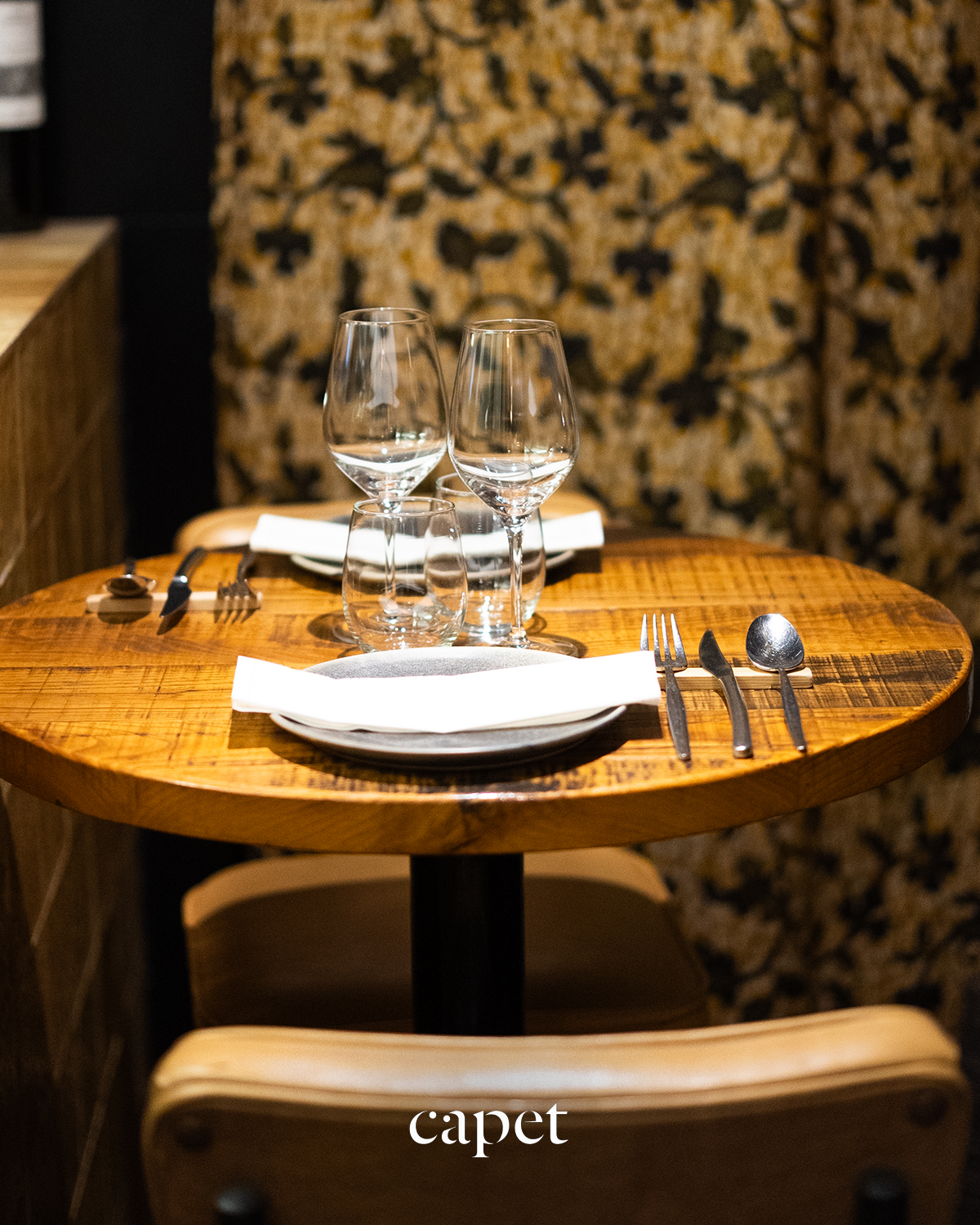 La sencillez del espacio refleja equilibrio y calma.
Cada mesa está pensada para acompañar la experiencia con naturalidad.
🔗 Reserva fácilmente desde el enlace en nuestra bio
📍 Carrer del Cometa, 5, Ciutat Vella, 08002 Barcelona
📞 937 20 44 21
#capetrestaurante #barcelonarestaurants #cocinahonesta #temporadaencapet #restaurantesbarcelona #guíamichelin #cocinadeautor #cocinatecnica #productolocal #barriogotic