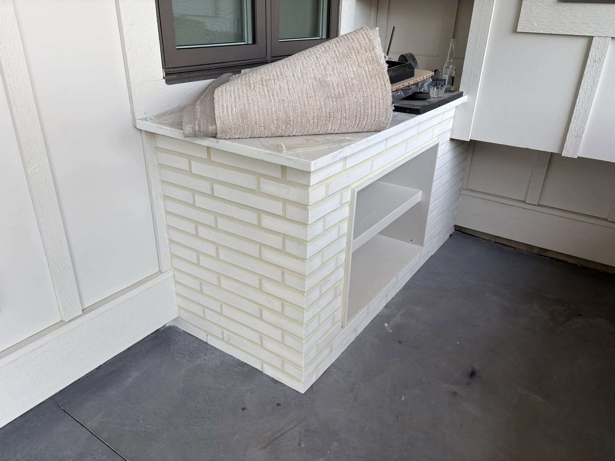 We wrapped this custom BBQ island in a white brick veneer with matching white grout to tie seamlessly into the home’s modern aesthetic. The result is a clean, bright outdoor cooking space that feels built-in, intentional, and ready for summer hosting.
Whether it’s stone, brick, or a custom outdoor feature, we’re all about craftsmanship that blends function and style.
#BlackDiamondMasonry #OutdoorKitchen #BrickVeneer #BackyardLiving #BCConstruction #LowerMainlandBuilders #CustomMasonry #OutdoorBBQ #HomeDesignBC #CraftsmanshipYouCanBuildOn