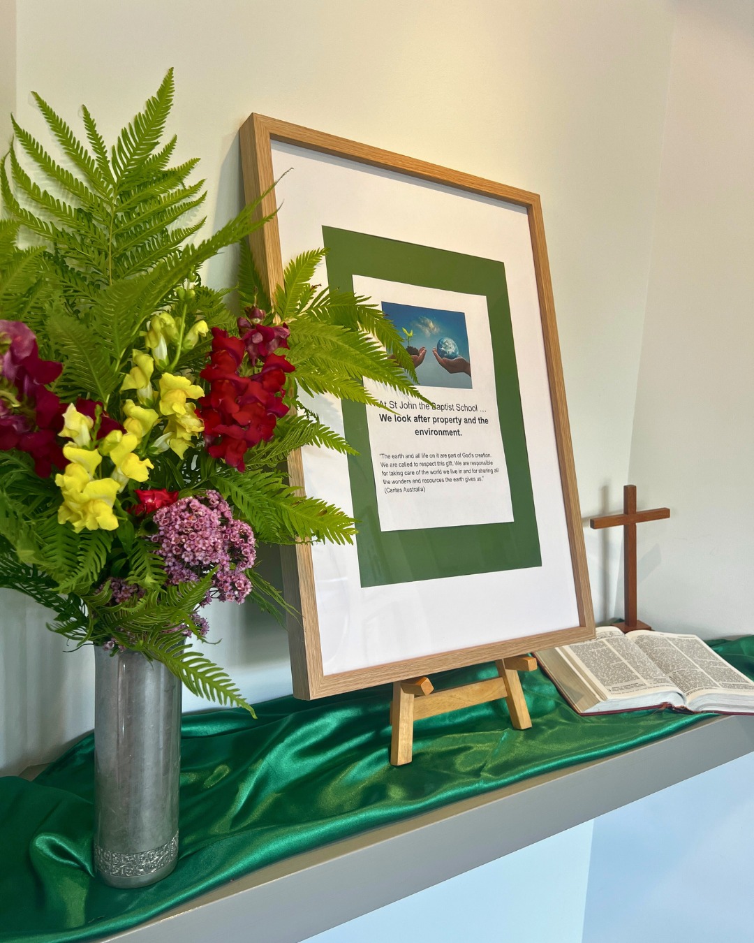 ✨ Each week our staff gather in prayer at the beginning of our meetings. This time together grounds us, connects us, and reminds us of the heart of our work. ✨
For one of our prayers, staff were invited to bring a small piece of their own garden. These beautiful contributions have now become a warm and welcoming feature in our office foyer, symbolising the care and community that grow within our school. 🌿
#SJB2025 #stjohnthebaptistprimaryferntreegully #melbournecatholicschools #HopeFilledCommunity #enrichedcommunities #lightingtheirpath #catholiceducation