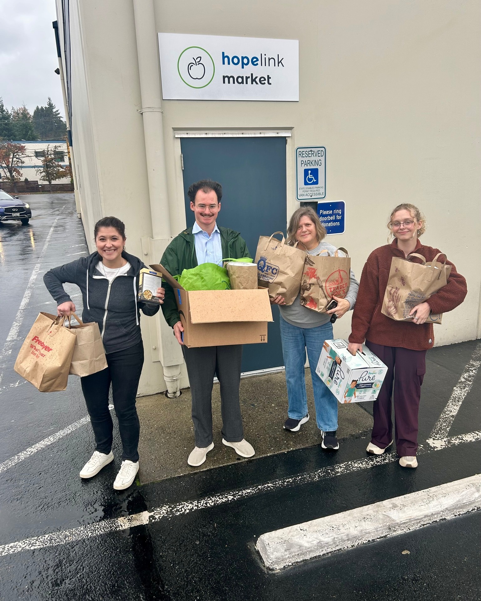 A group of us from Transpo spent the morning volunteering in the food-sorting room at Hopelink, right here in our Kirkland community. It was a rewarding way to support an organization that provides critical resources to local families, and we’re proud to give back!