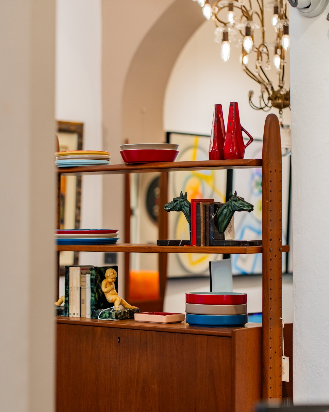 Tra le nostre selezioni convivono pezzi, forme, materiali e storie che permettono di comporre ambienti unici, ricchi di carattere e personalità.
Scopri di più sul nostro sito o vienici a trovare in boutique.
Within our selections, pieces, shapes, materials, and stories coexist, allowing you to create unique spaces full of character and personality.
Discover more on our website or visit us in the boutique.
#LBQuaquaro
#fineartboutique
____
#antiques #vintage #santamargheritaligure #sml #genova #liguria #italy #homedecor #design