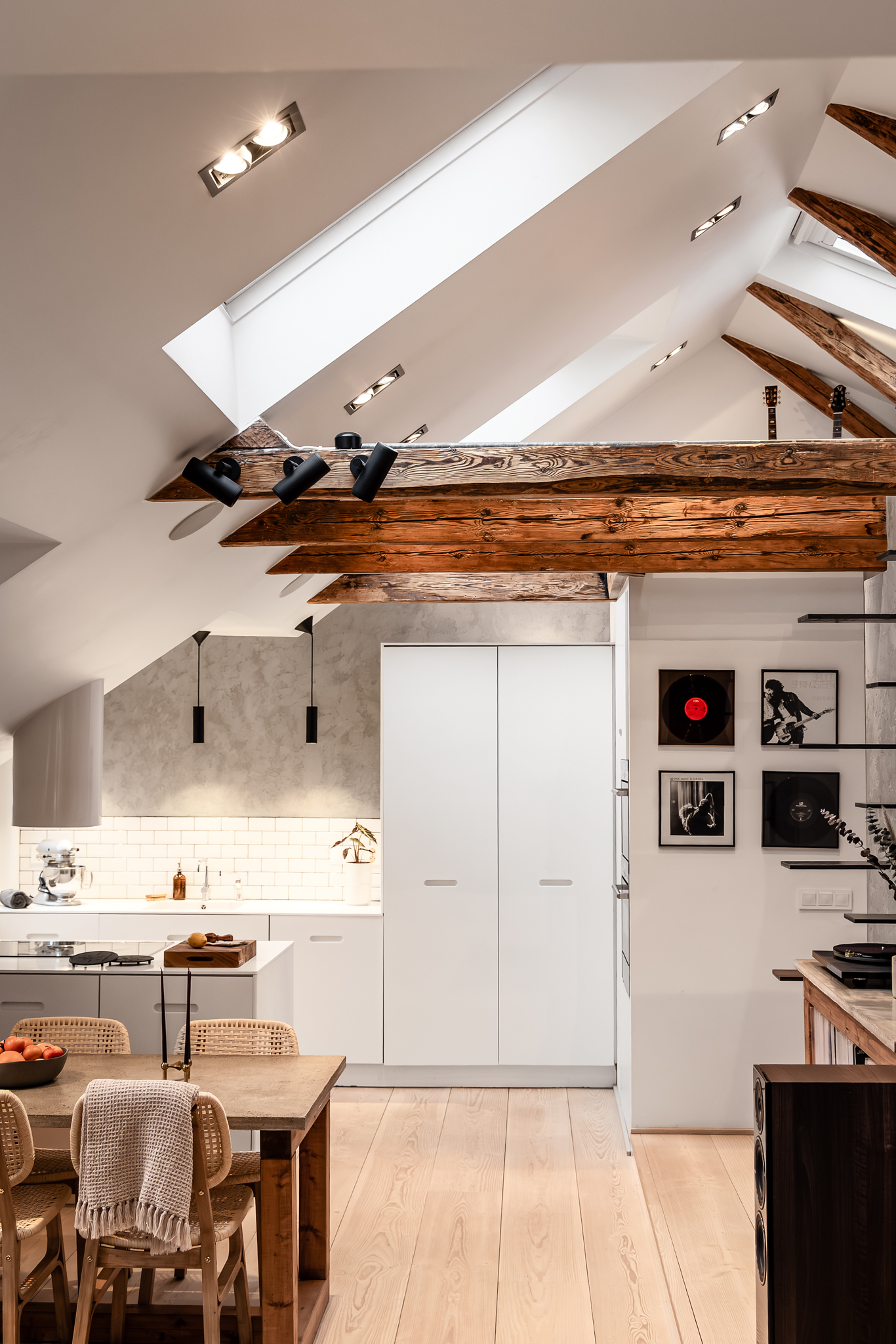 Östgötagatan, Stockholm.
Fotad av @rbk_fotografi,
Redigerad av @chimli.se
.
.
.
#bostadsfotograf #stockholm #mäklarfotograf #interiorphotography #retusch #fastighetsfoto #interiordesign #scandinavianinterior #inredningsinspiration #homedecor #drömhem #interiorinspo #nordichome #interiörfoto #interiör #inredningsdetaljer #homestyling #interiordetails #homeinspo #realestatephotography #bostadsfotografstockholm #norrland #fastighetsfotograf #inredningsdesign #heminredning