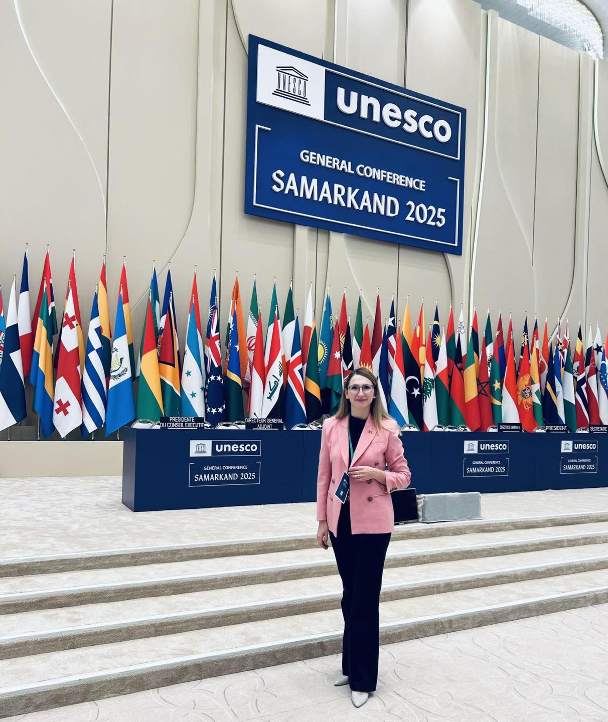 La Samarkand, Iana Stantieru a reprezentat cu mândrie Comisia Națională a Republicii Moldova pentru UNESCO, într-un moment istoric pentru țara noastră! 🇲🇩
Președina Alianței Femeile Moldovei a reafirmat importanța implicării active a Moldovei în educație, cultură și cooperare internațională și a inspirat la consolidarea valorilor și viziunii comune. 🙌🏻
Mulțumim tuturor celor care susțin proiectele și inițiativele care apropie oameni, culturi și idei! Acest pas reprezintă un angajament de a promova dialogul, incluziunea și colaborarea, pentru o Moldovă vizibilă și activă în familia UNESCO. ❤
📌 Mai multe detalii despre această experiență: https://unesco.md/iana-stantieru-a-reprezentat-comisia-nationala-a-republicii-moldova-pentru-unesco-la-adunarea-generala-unesco-din-samarkand/